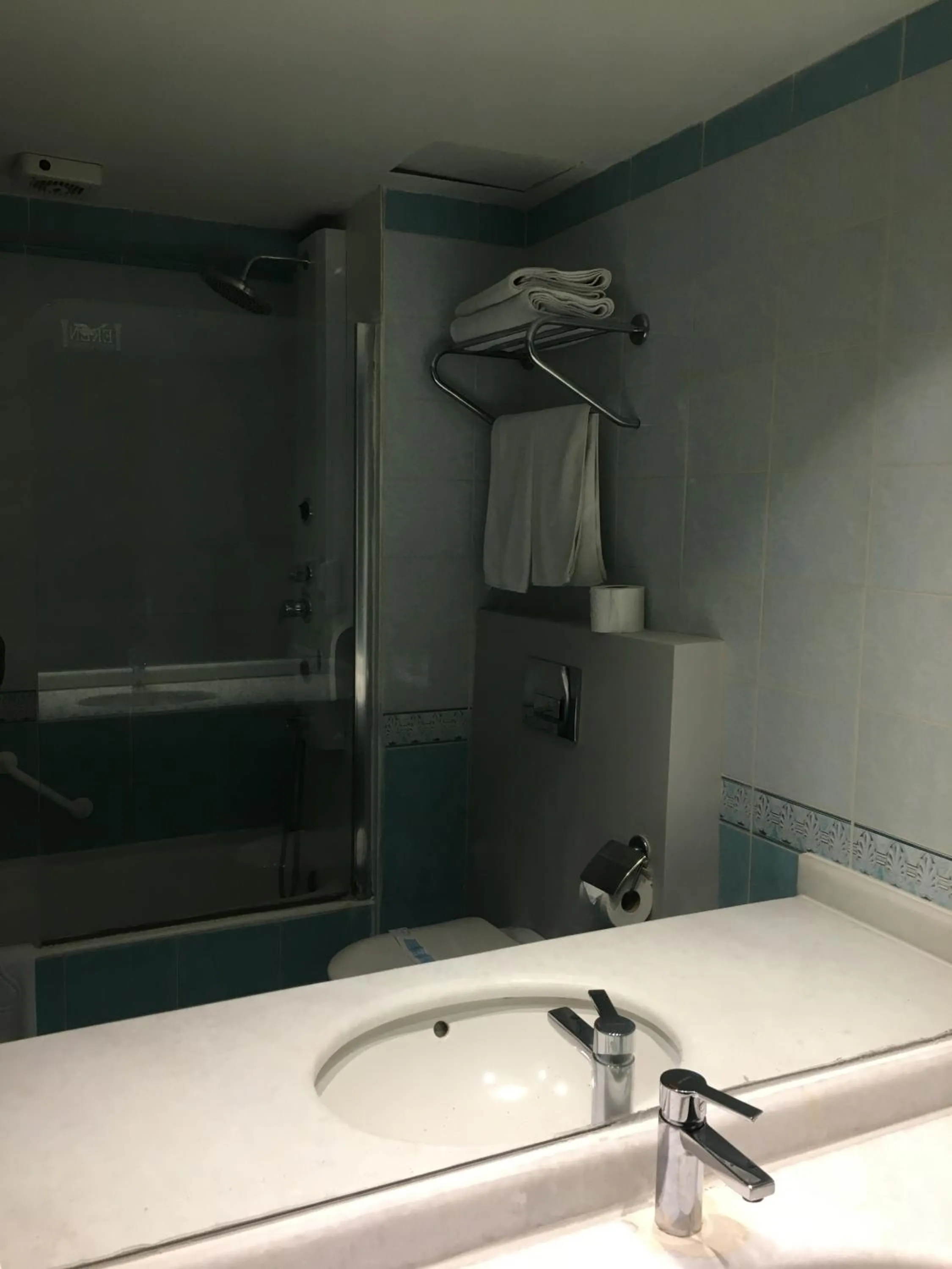 Bathroom in Hotel Eken Prestige