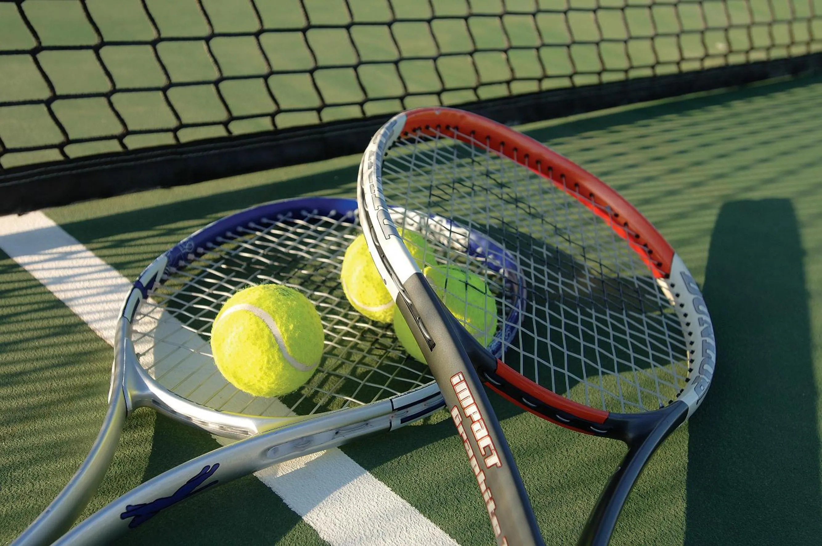 Tennis court in Hotel Apartamento Balaia Atlantico