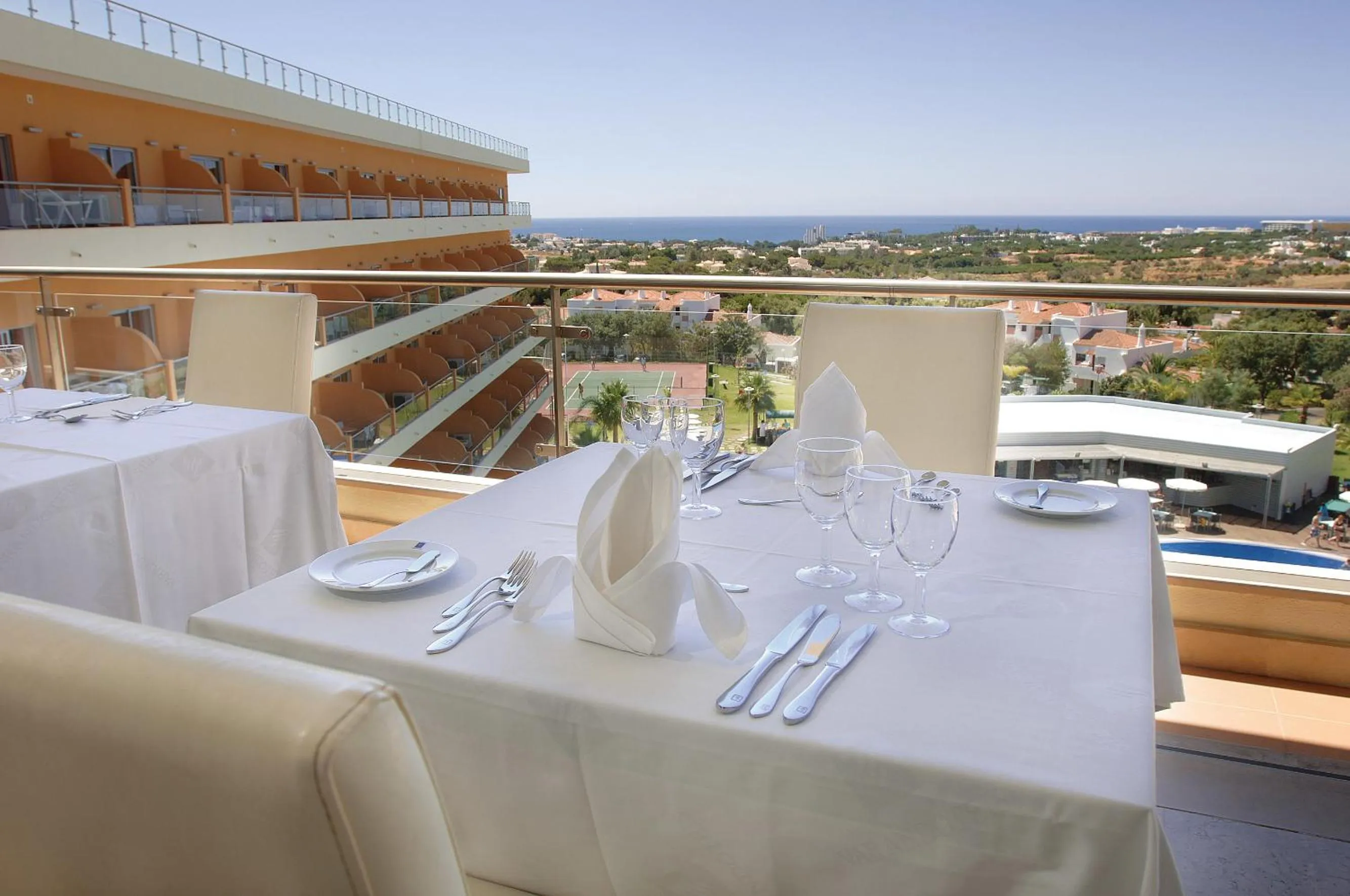 Restaurant/places to eat in Hotel Apartamento Balaia Atlantico