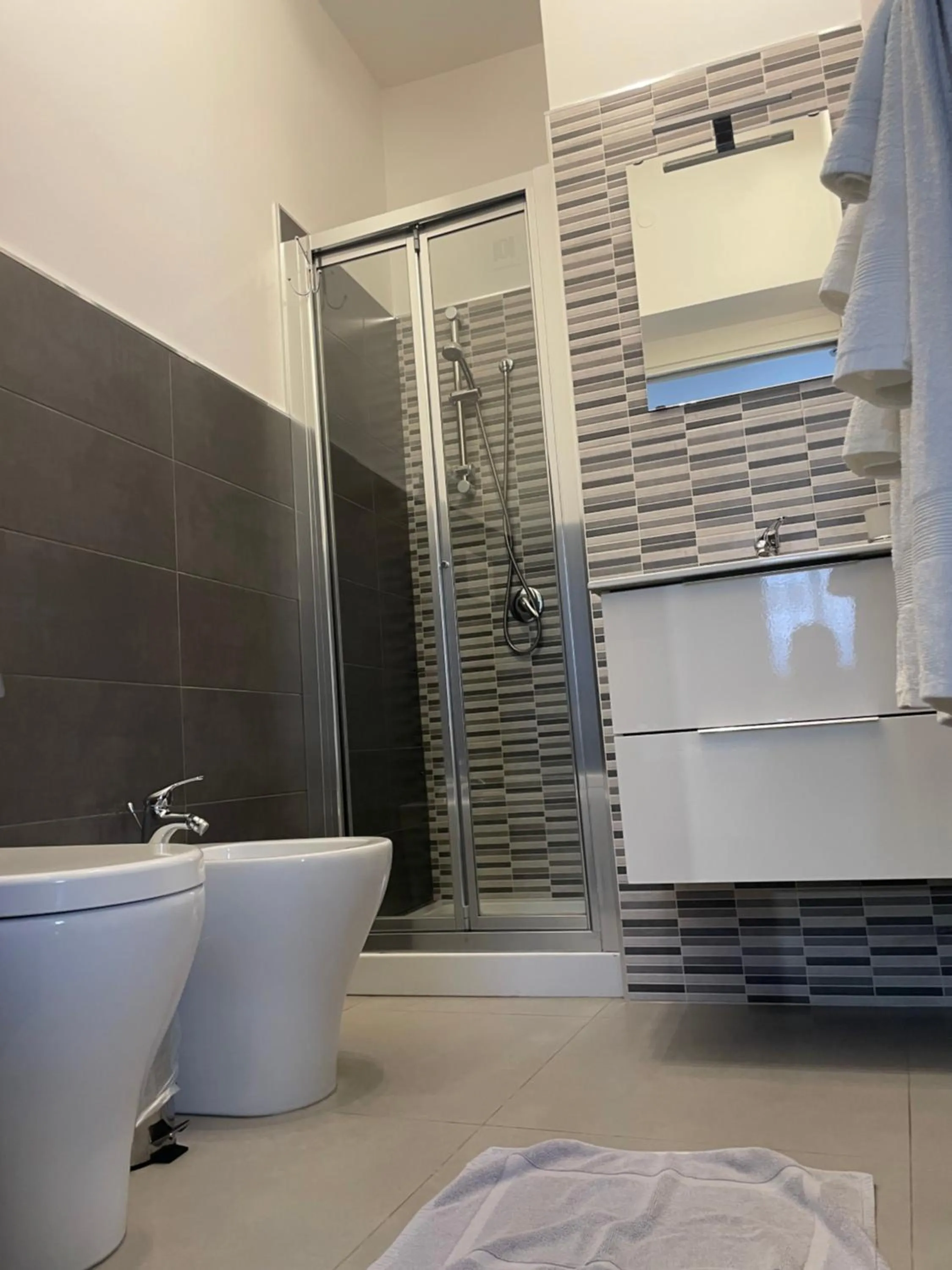 Shower in Le Tre Rose