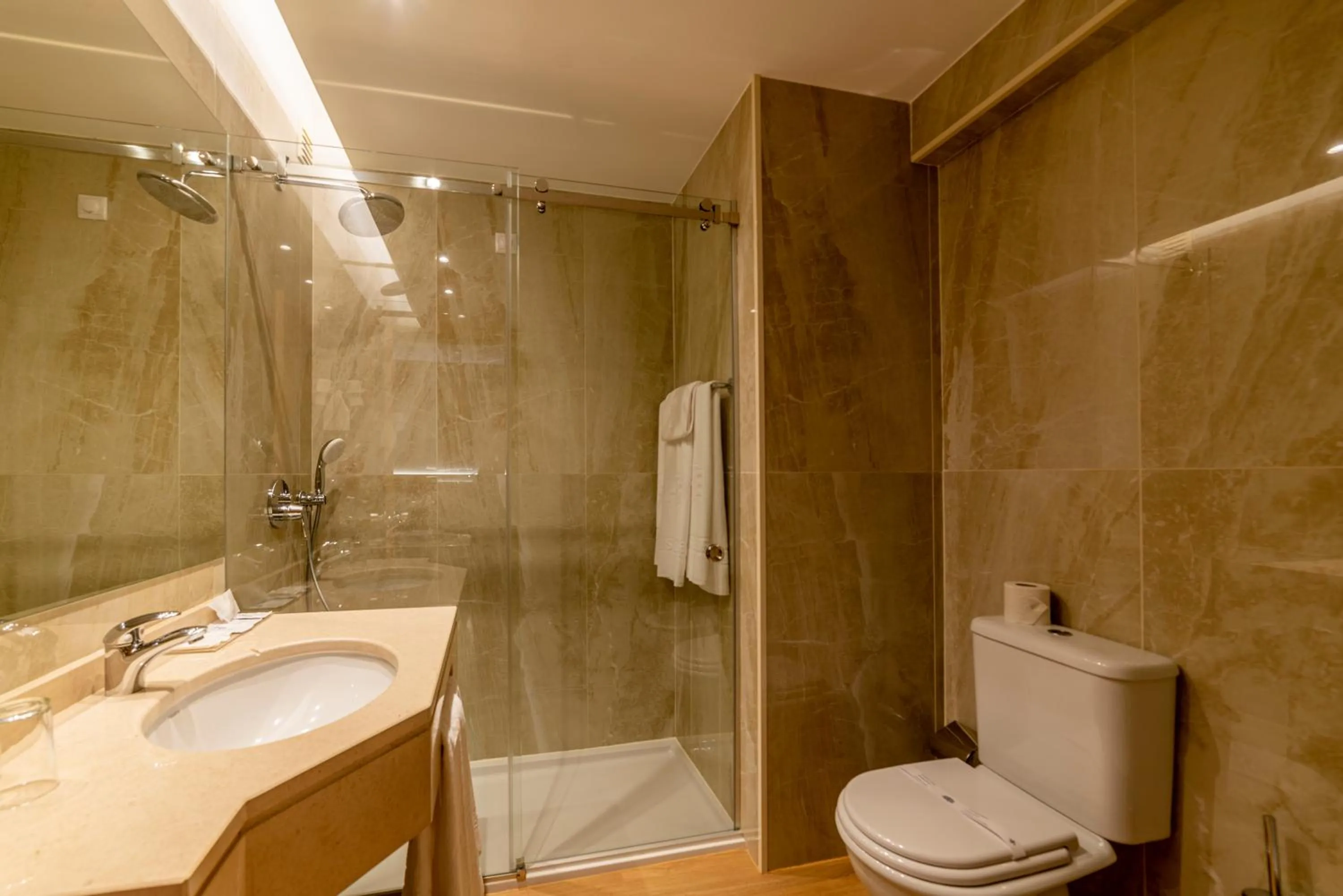 Shower in Santa Eufémia Covilhã Hotel