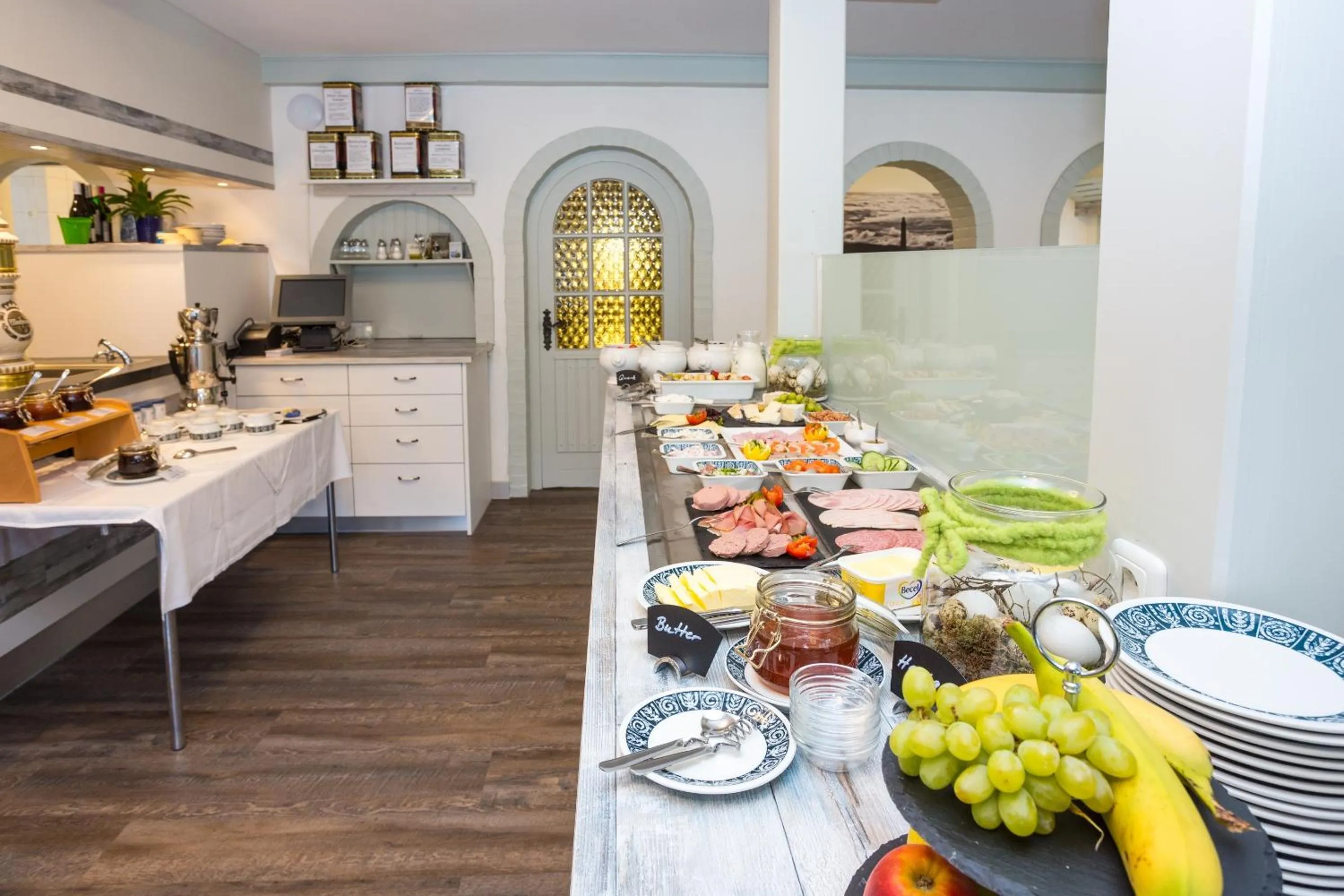 Buffet breakfast in Letj Briis