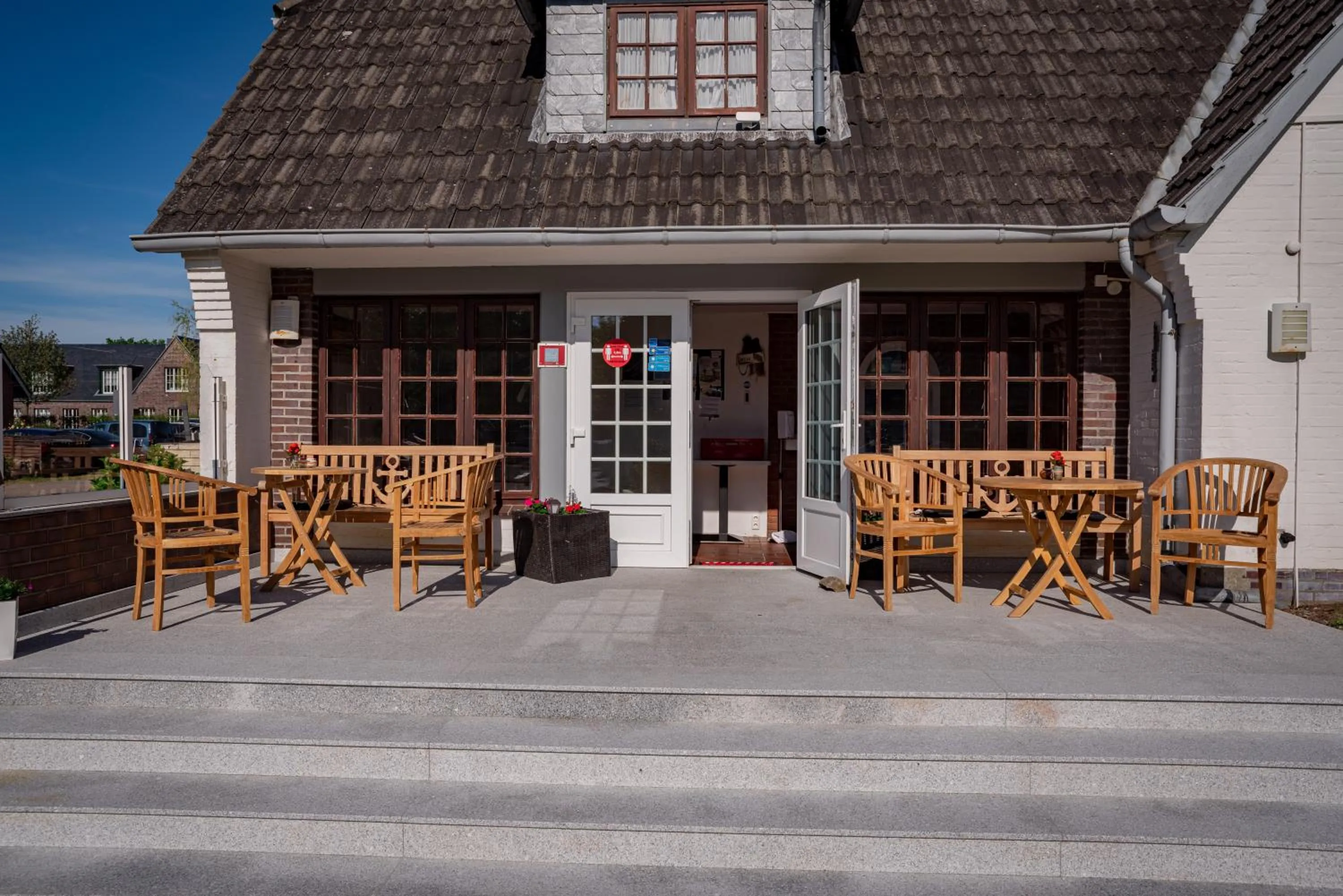 Facade/entrance in Letj Briis