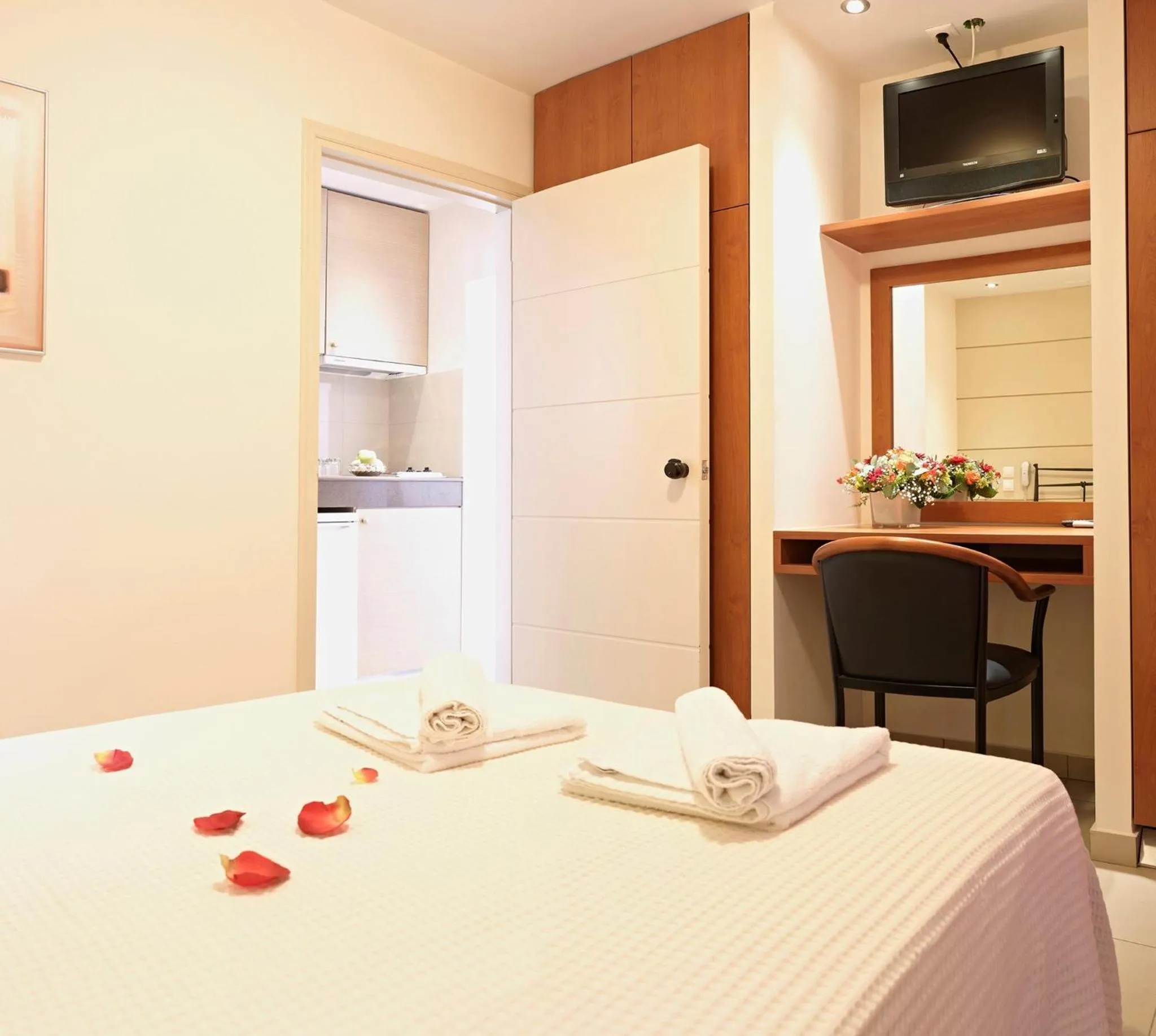 Bathroom, Bed in Hotel Galaxias