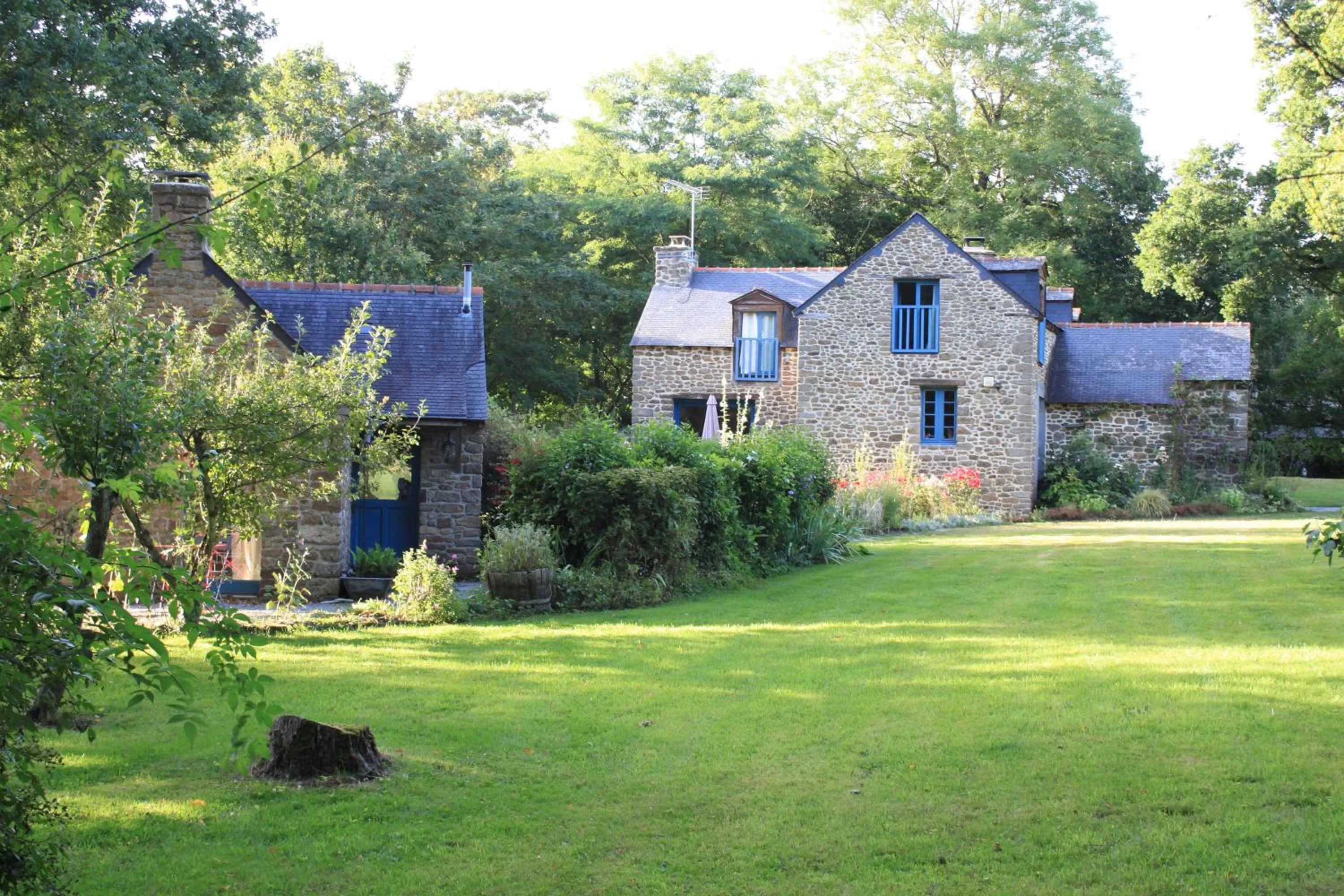 Garden view in Au Pont Ricoul