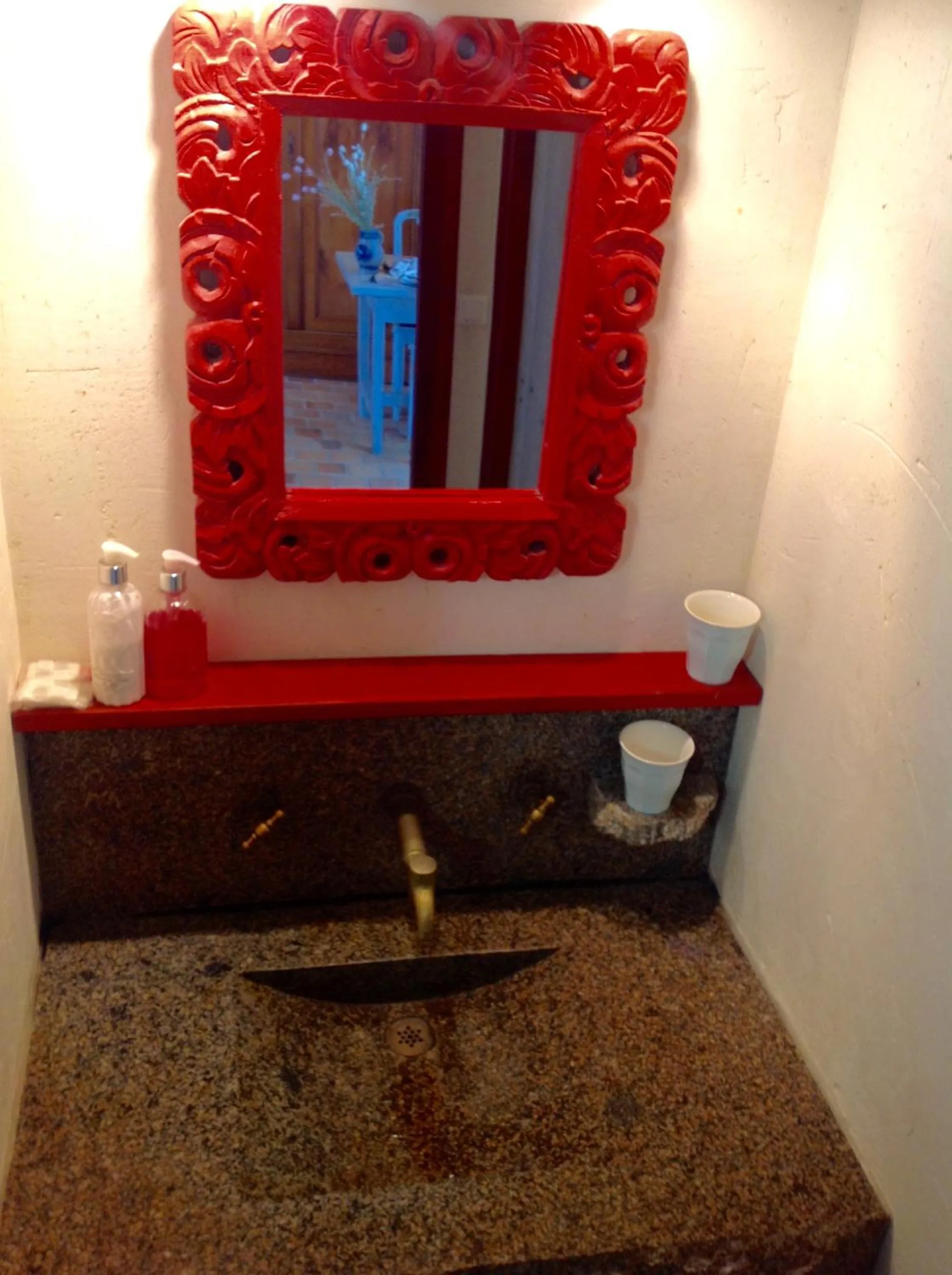 Decorative detail in Au Pont Ricoul