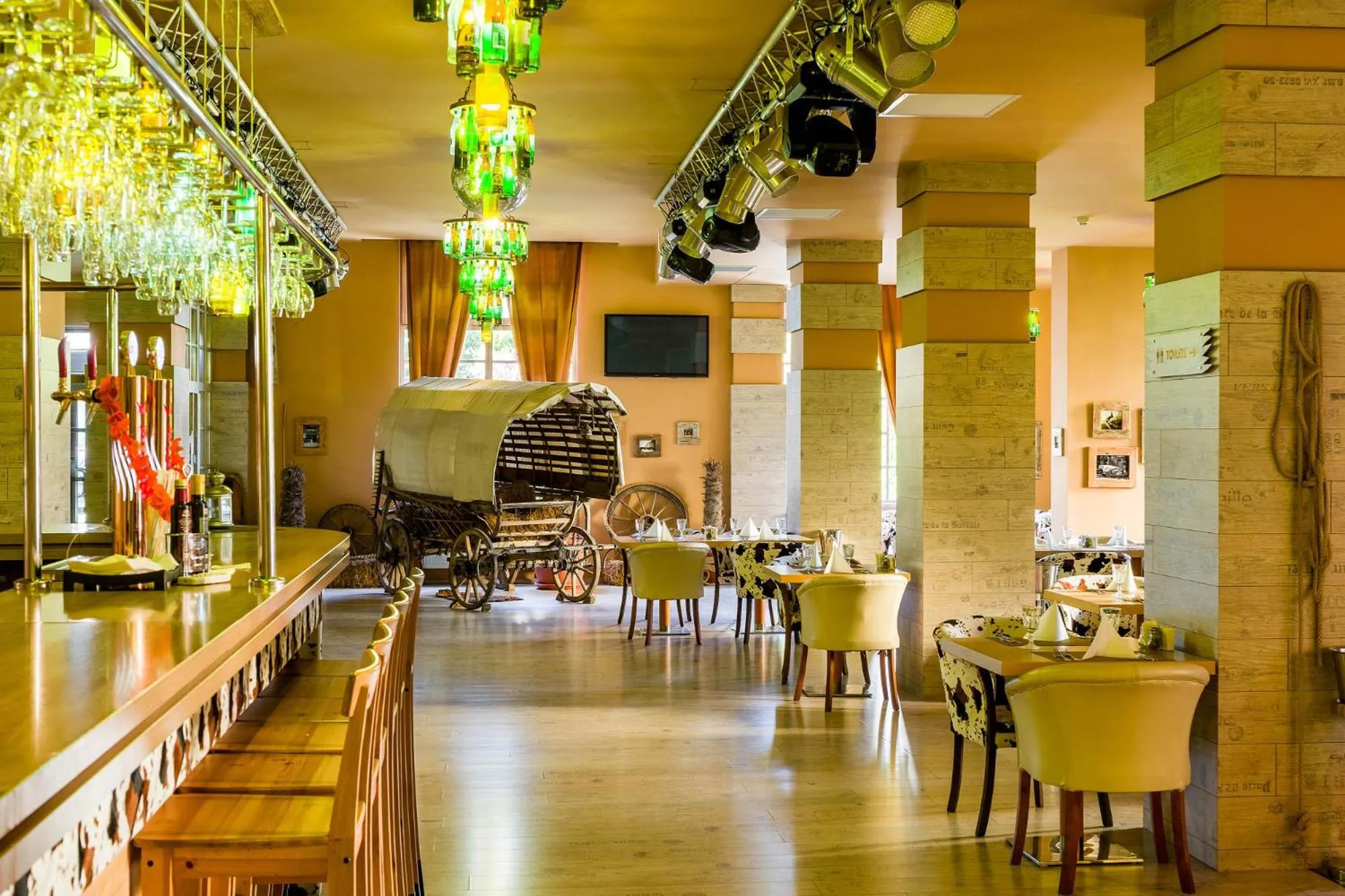 Restaurant/places to eat in RIN Airport Hotel