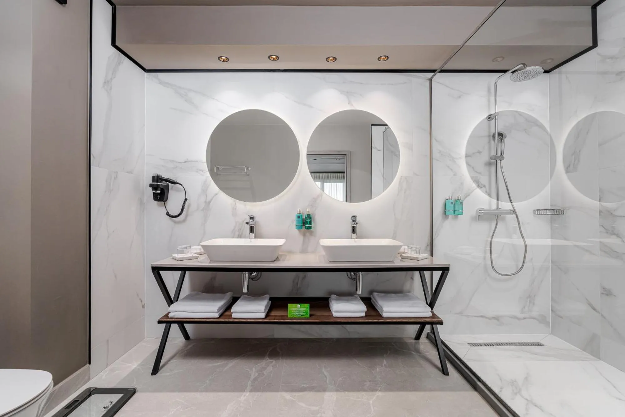 Bathroom in RIN Airport Hotel