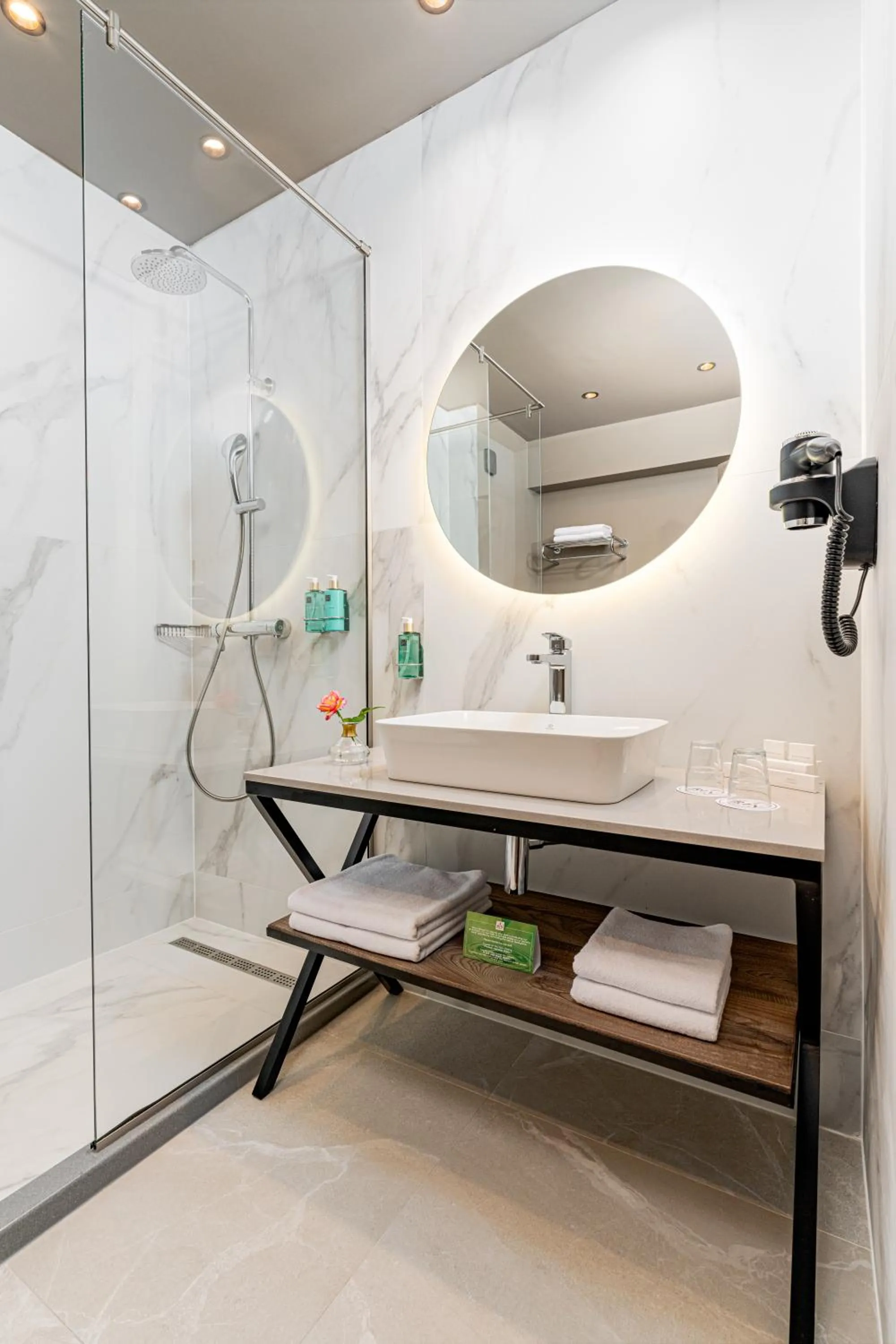 Bathroom in RIN Airport Hotel