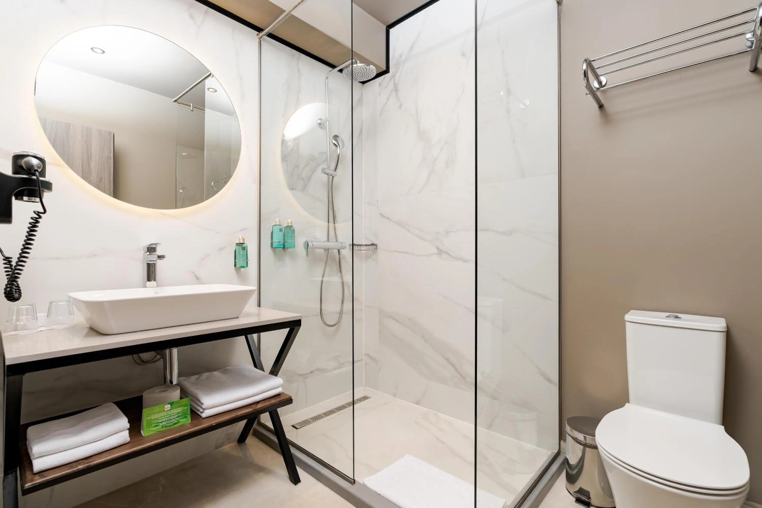 Shower in RIN Airport Hotel