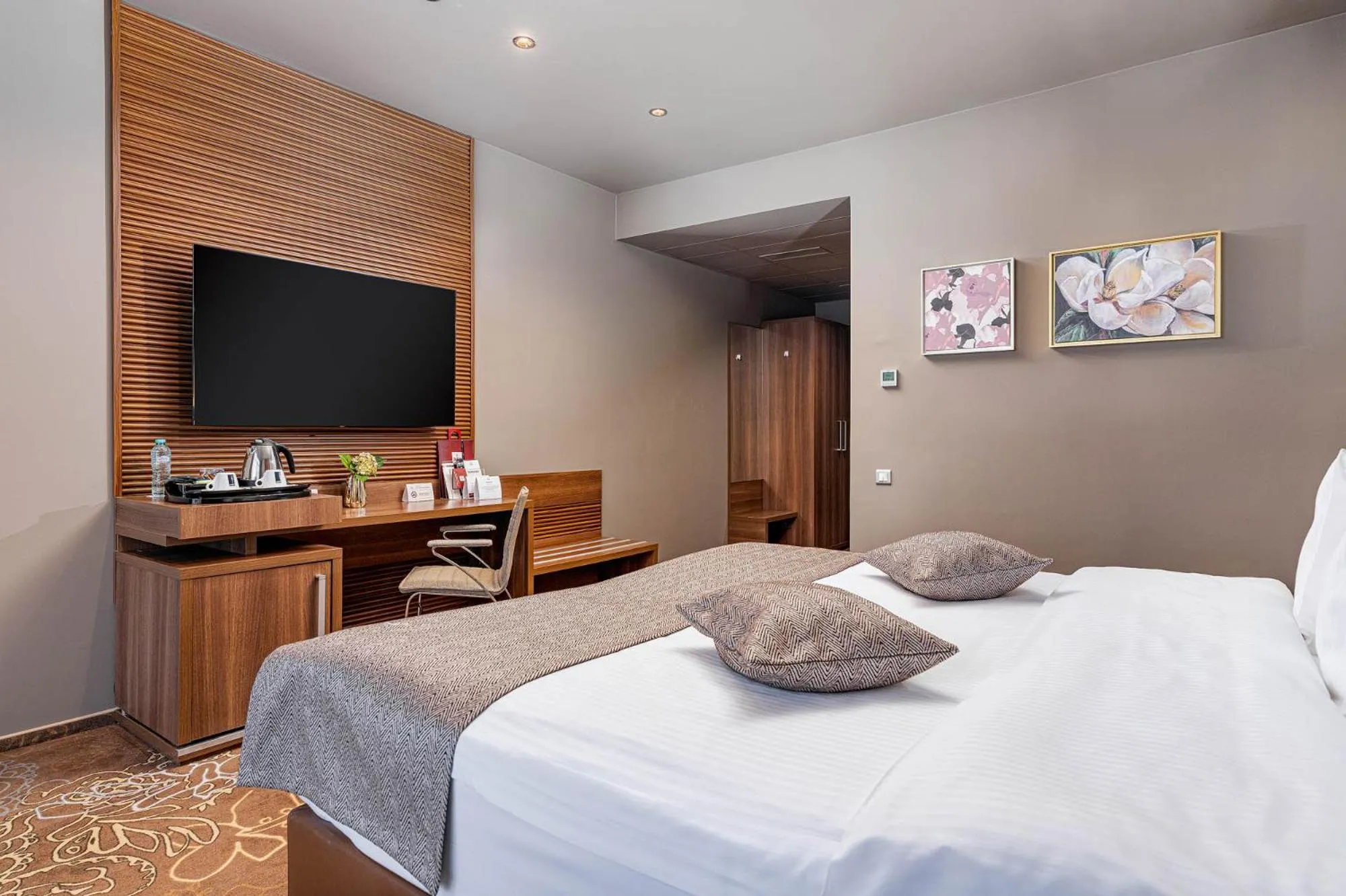 Bed in RIN Airport Hotel