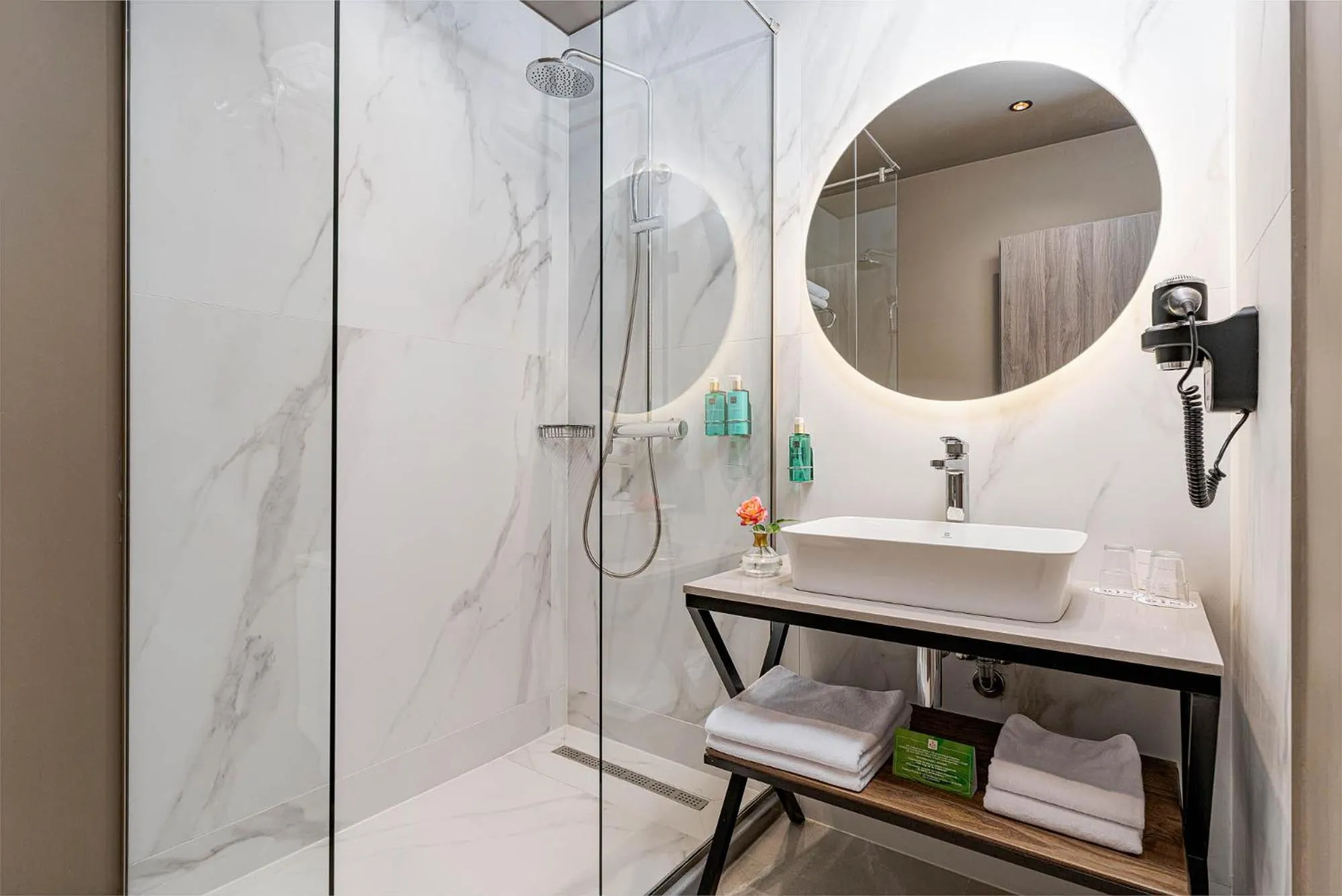 Bathroom in RIN Airport Hotel