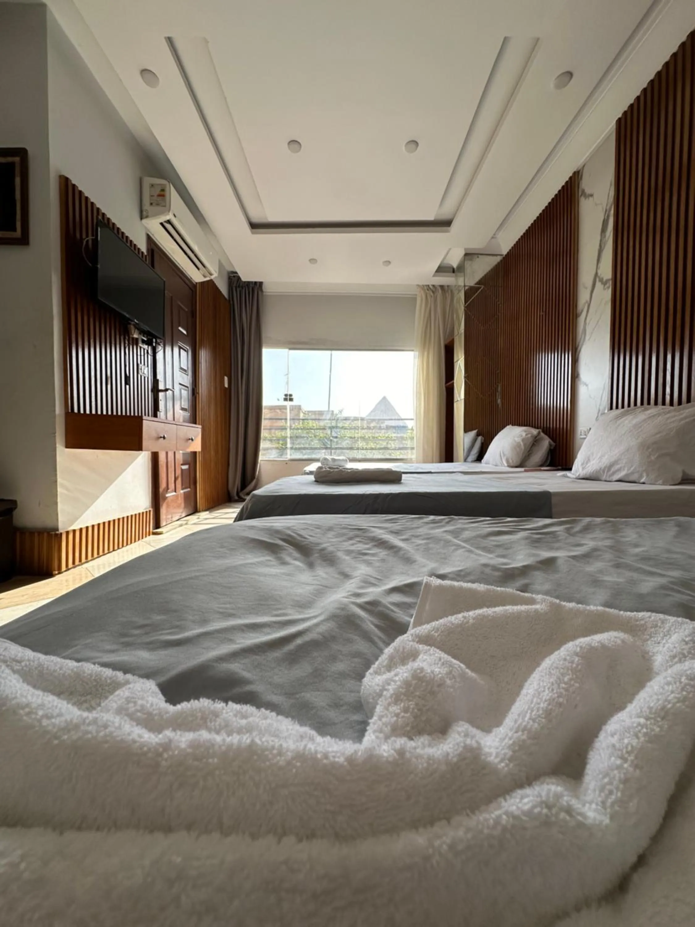 Bed in Pyramids Family Inn