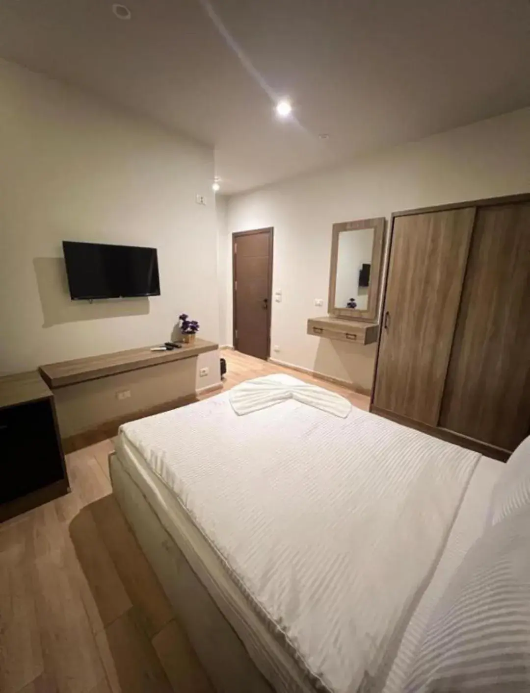 Single Room with Private Bathroom in Pyramids Family Inn Single Room with Private Bathroom in Pyramids Family Inn