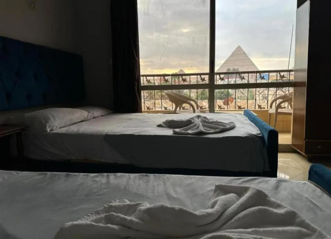 Bed in Pyramids Family Inn