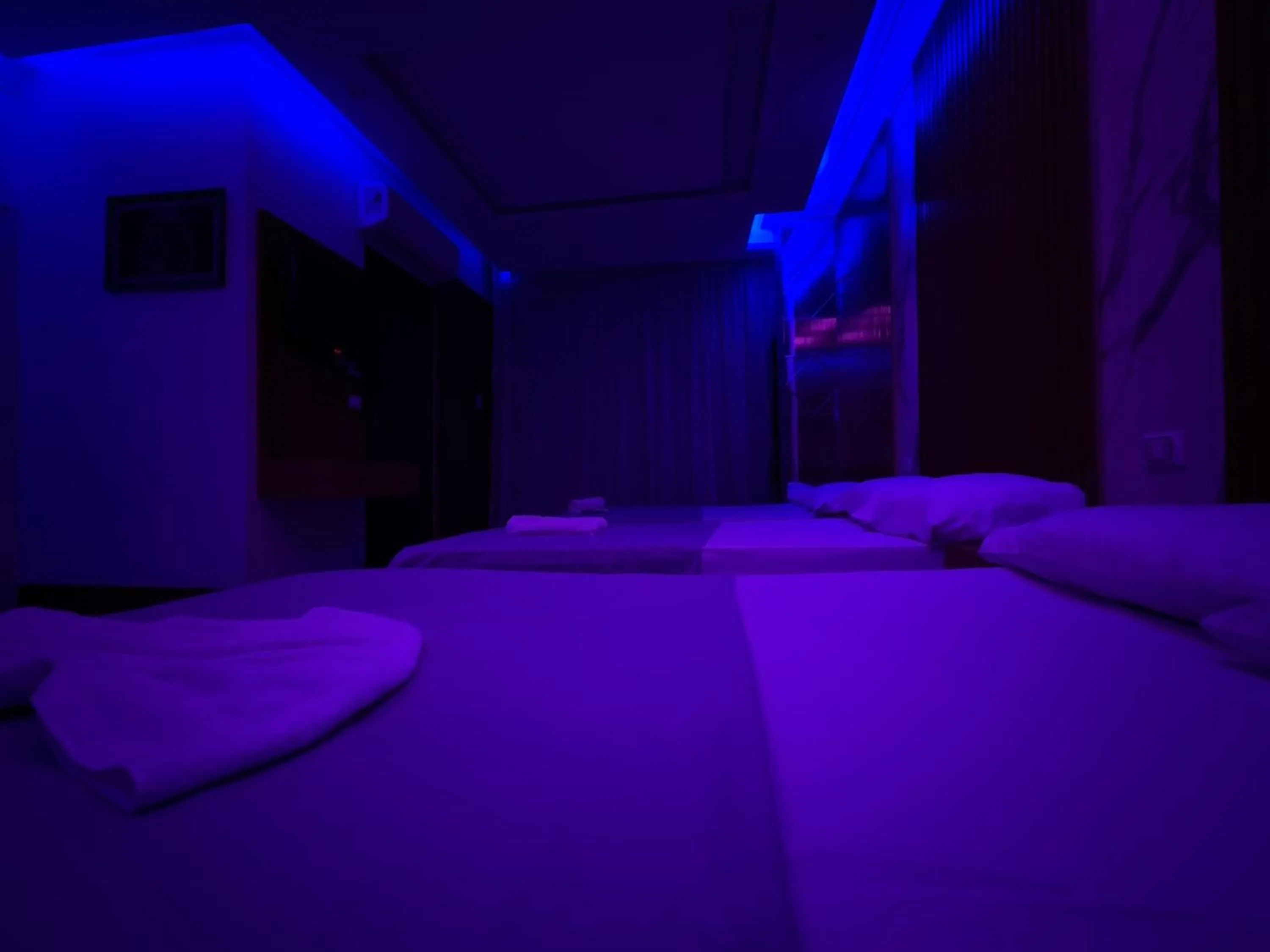 Bed in Pyramids Family Inn