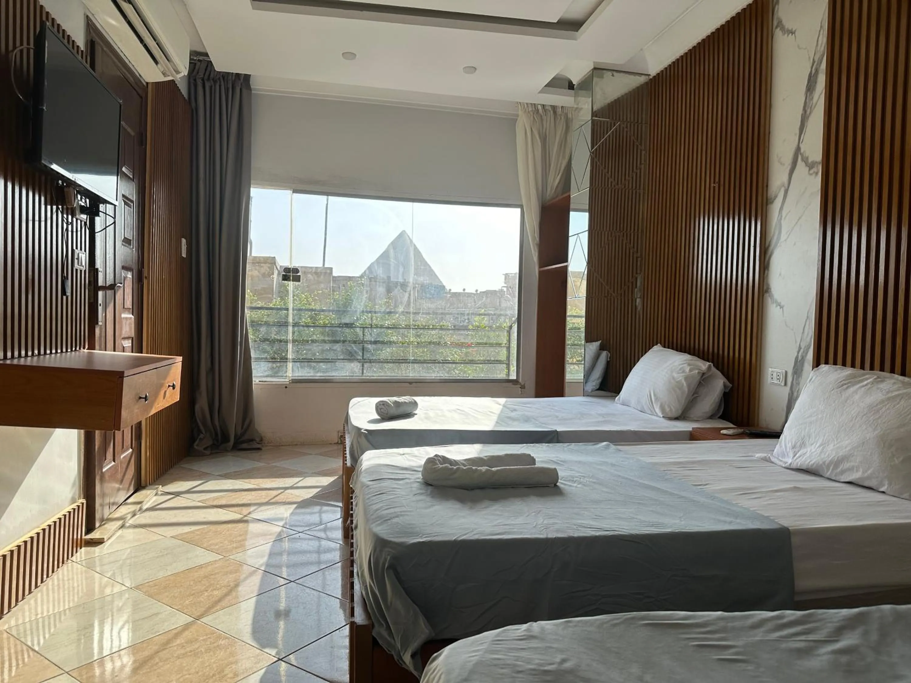 Bed in Pyramids Family Inn