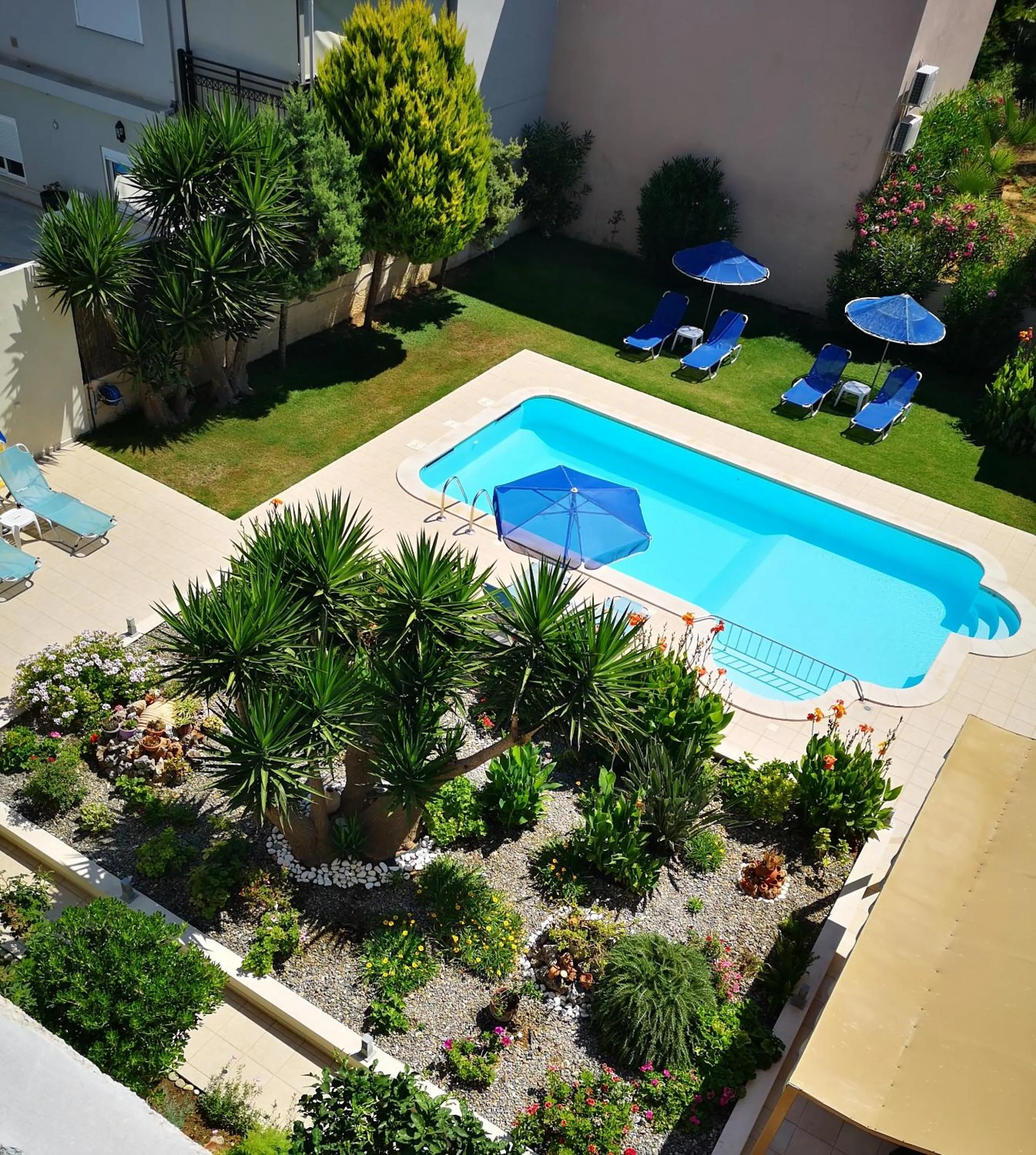 Nicolas Studios & Apartments