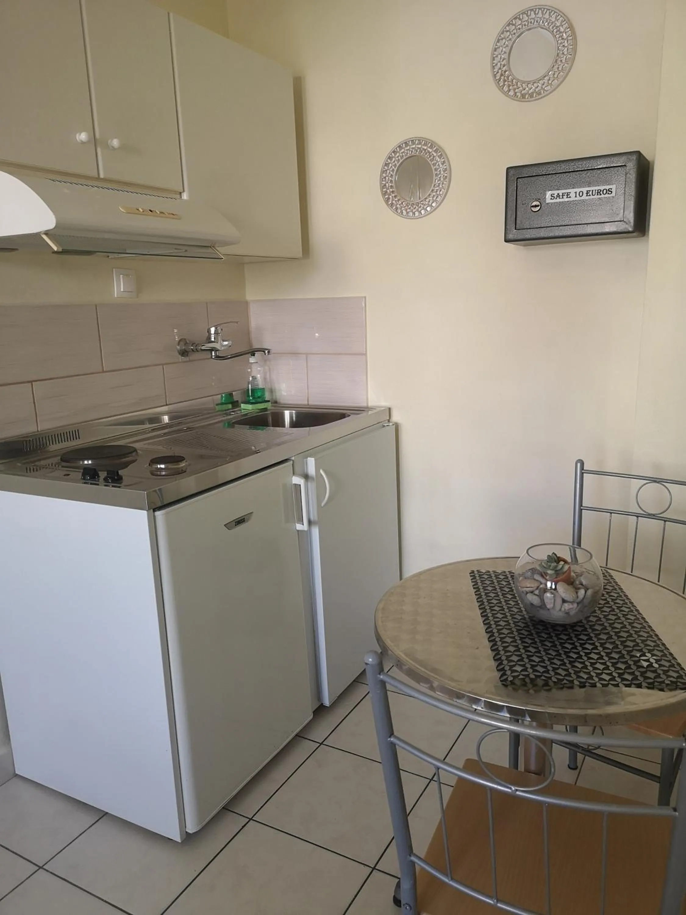 Nicolas Studios & Apartments