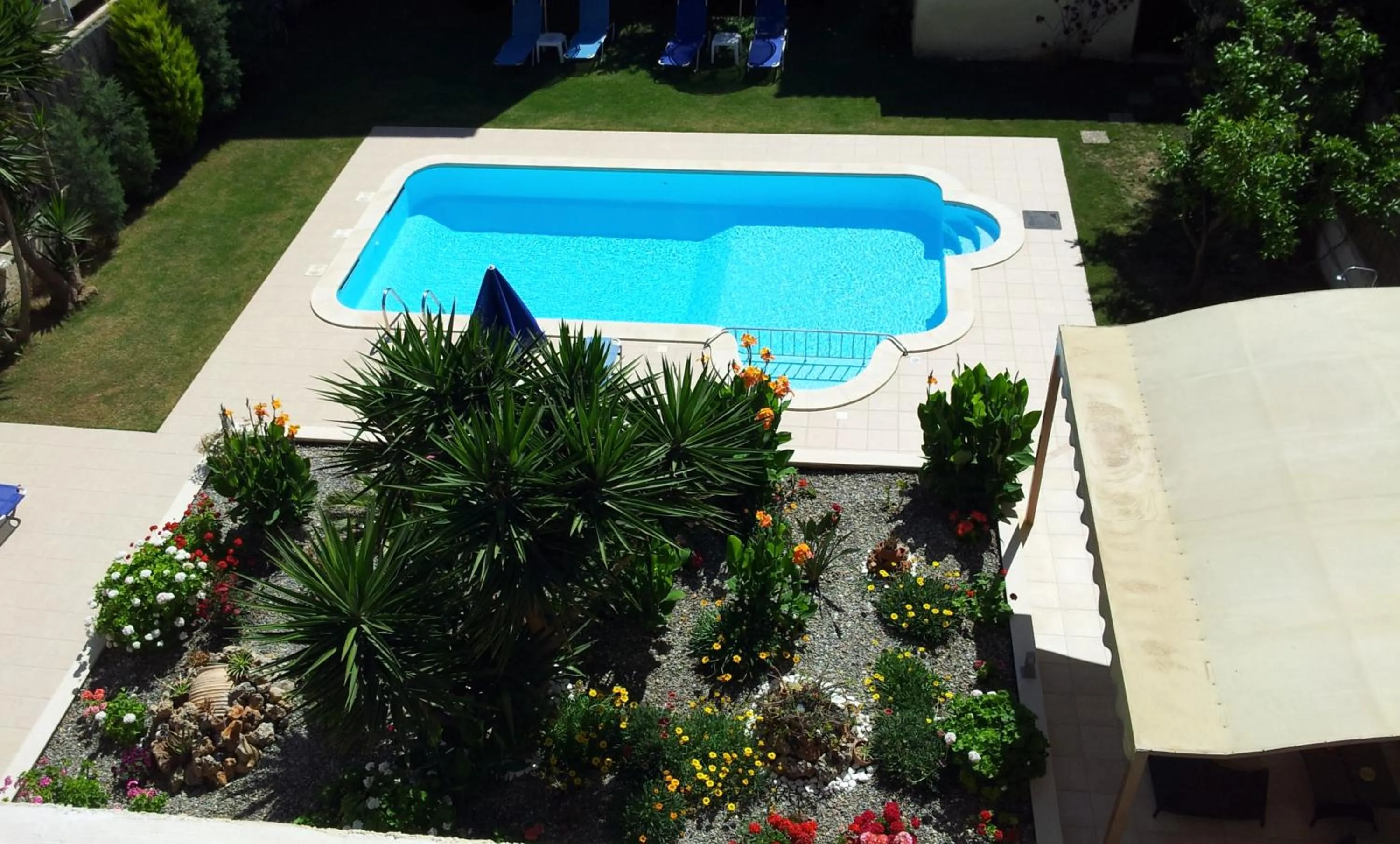 Nicolas Studios & Apartments