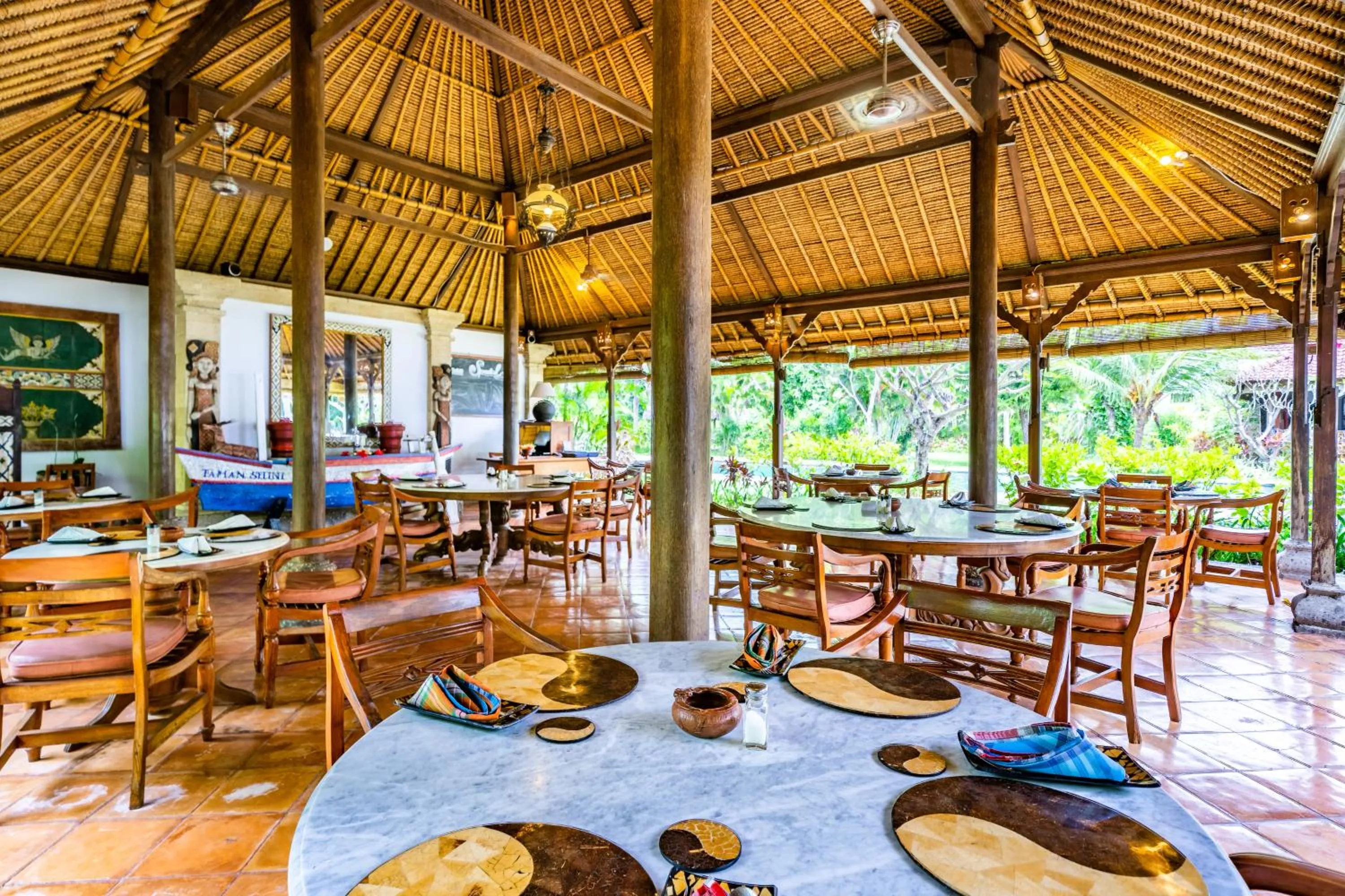 Restaurant/places to eat in Taman Selini Wahana Beach Resort