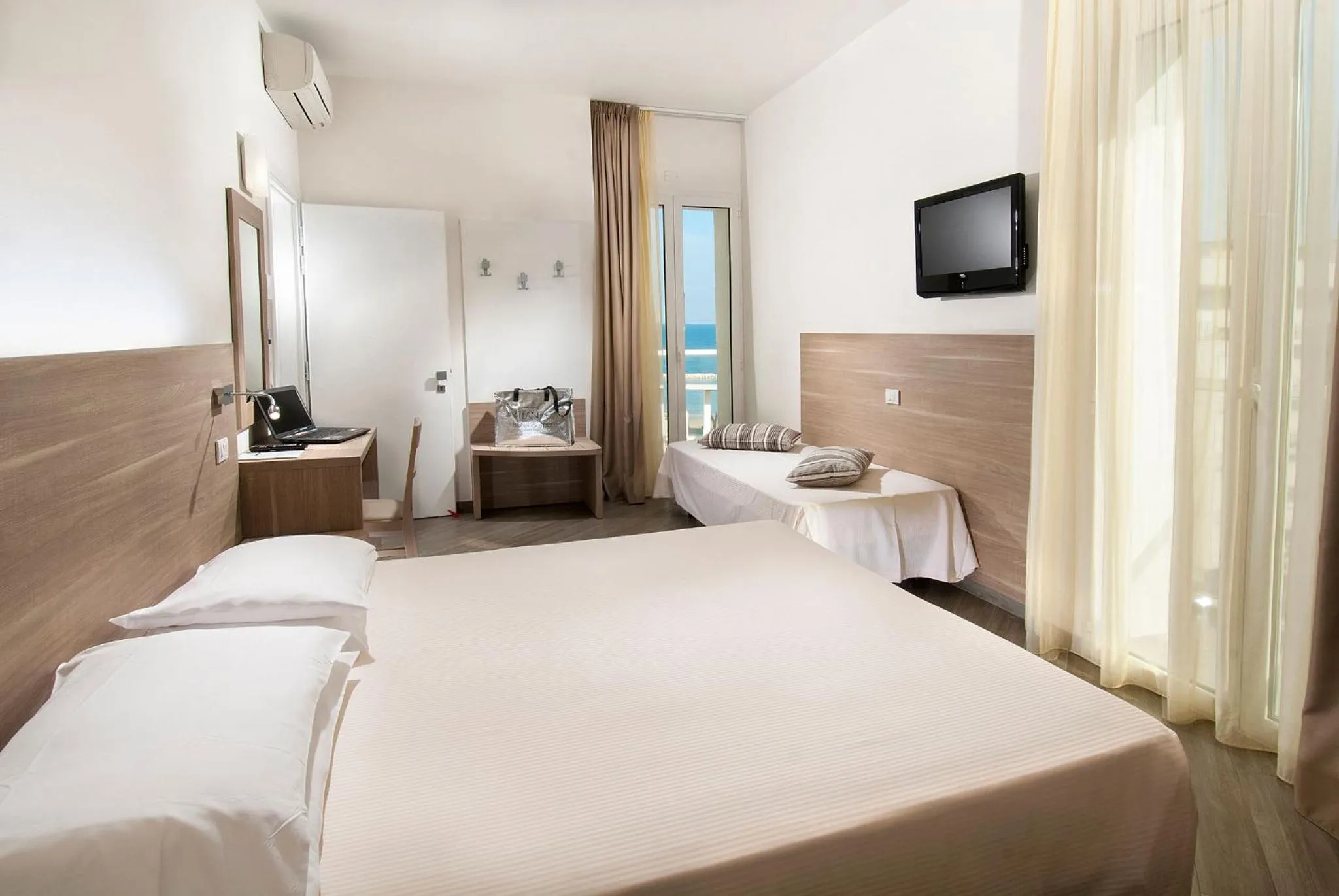 Photo of the whole room in Hotel Atlantic & Spa