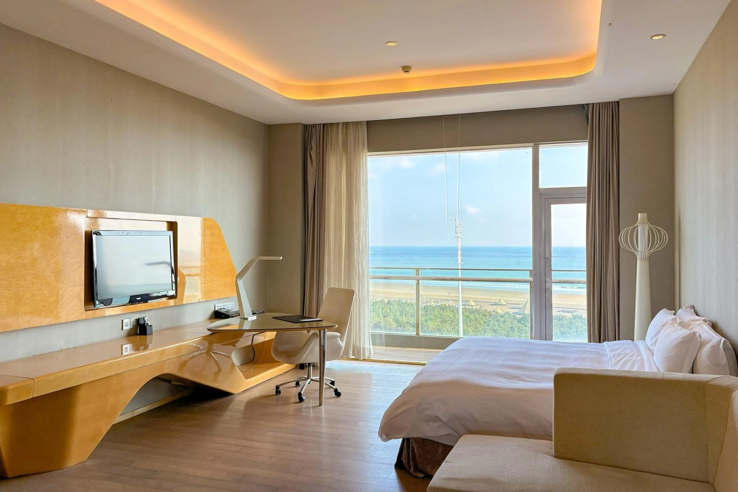 Bed in Wyndham Grand Qingdao