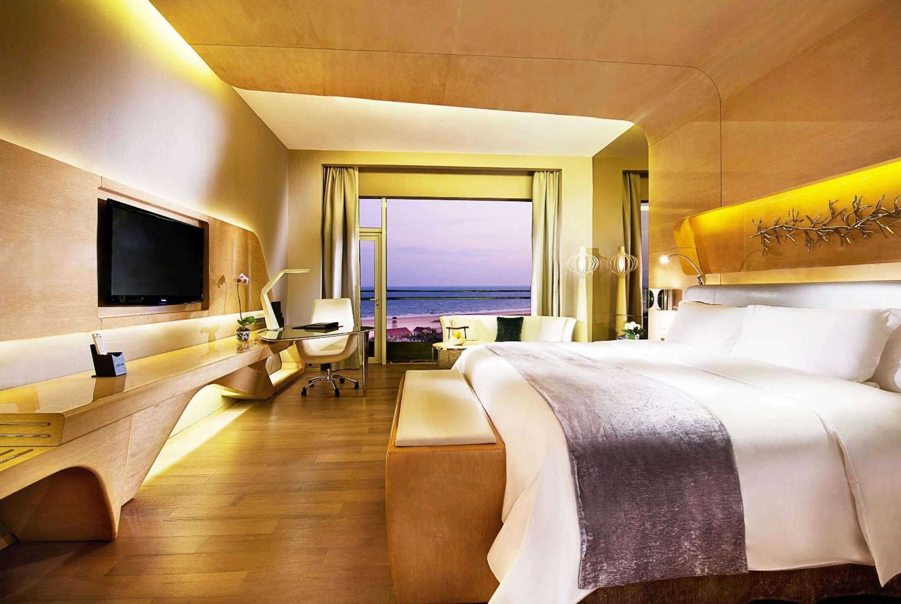 Photo of the whole room, Bed in Wyndham Grand Qingdao