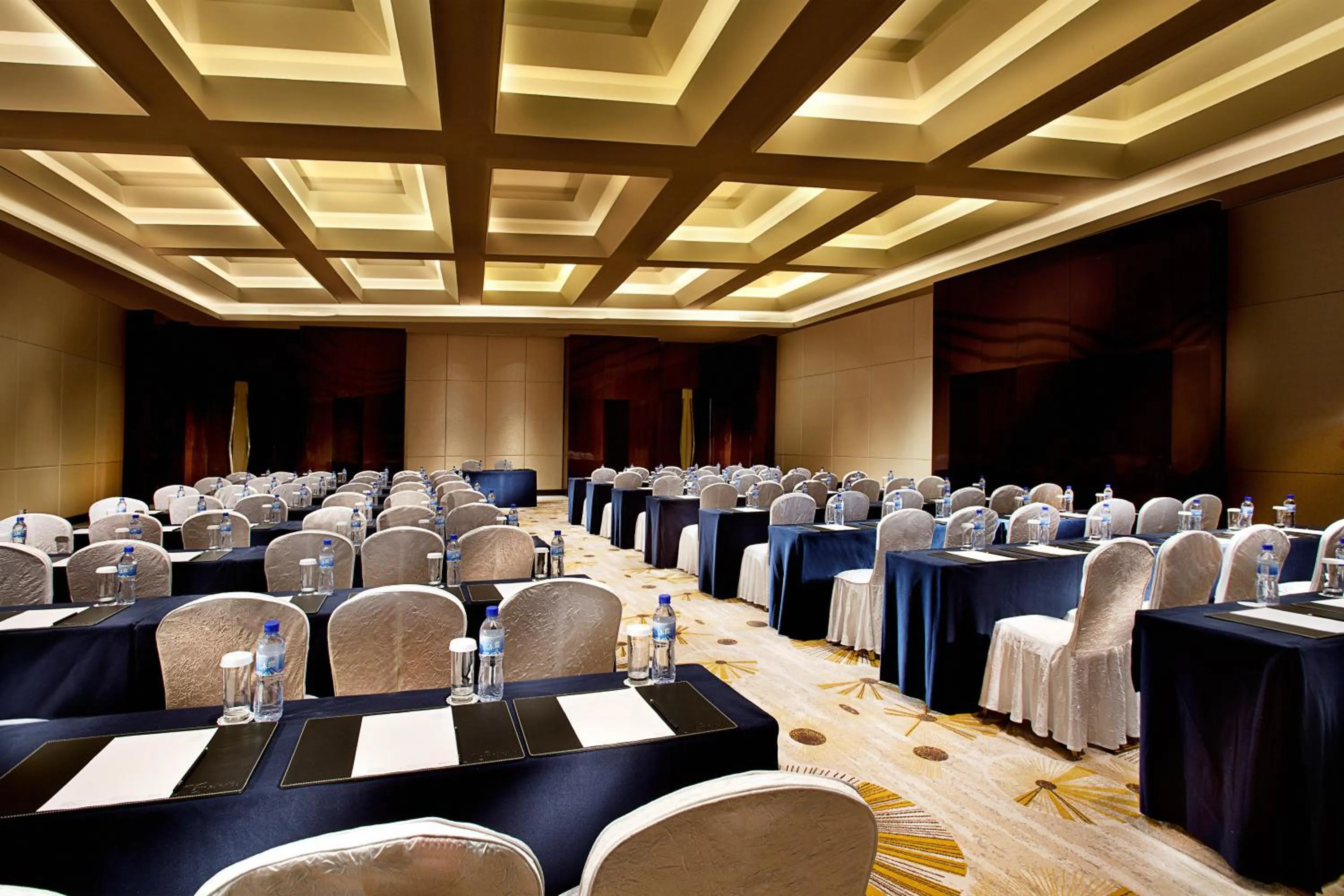 Business facilities in Wyndham Grand Qingdao
