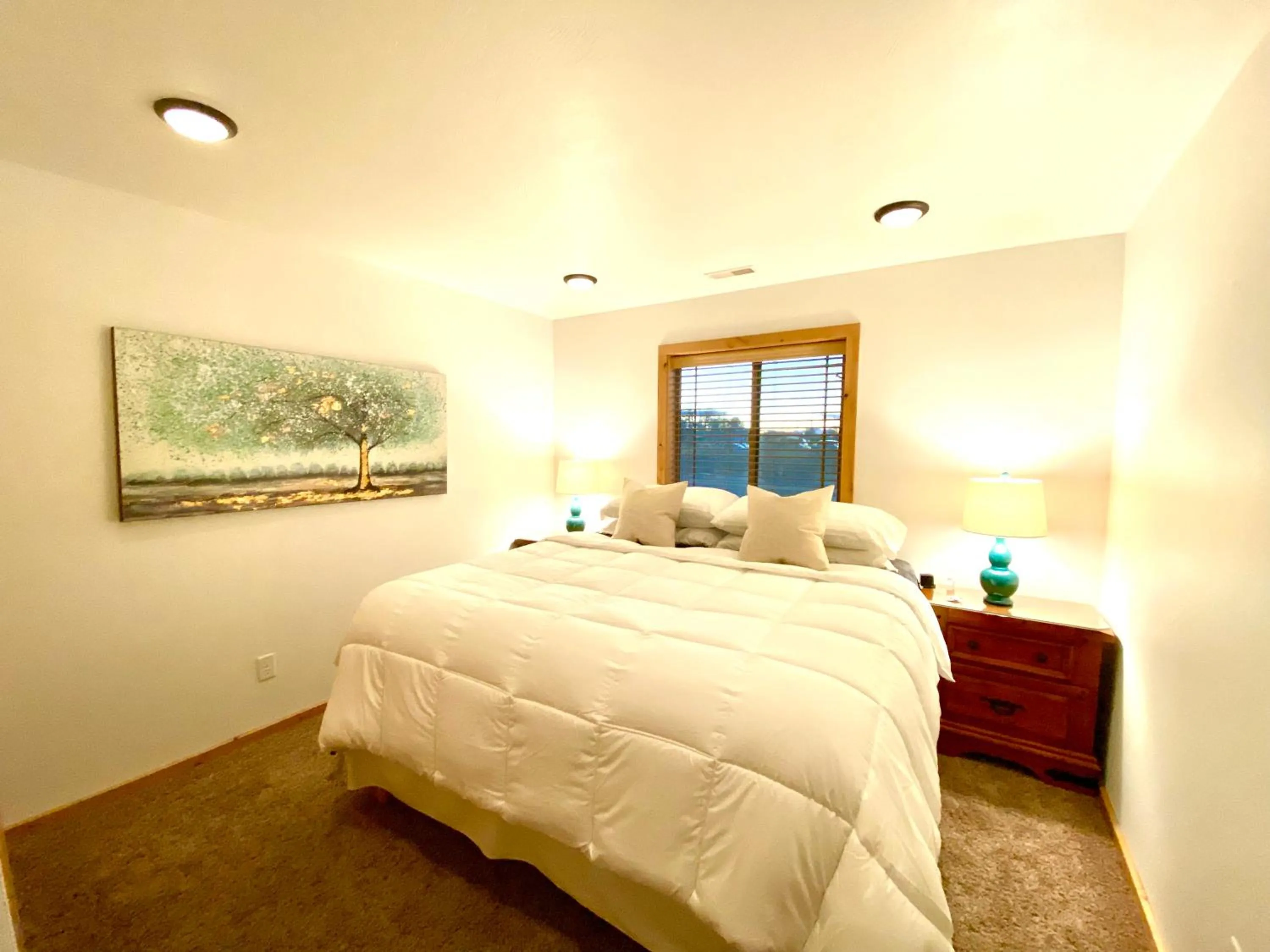 Bedroom, Bed in The Raspberry Garden