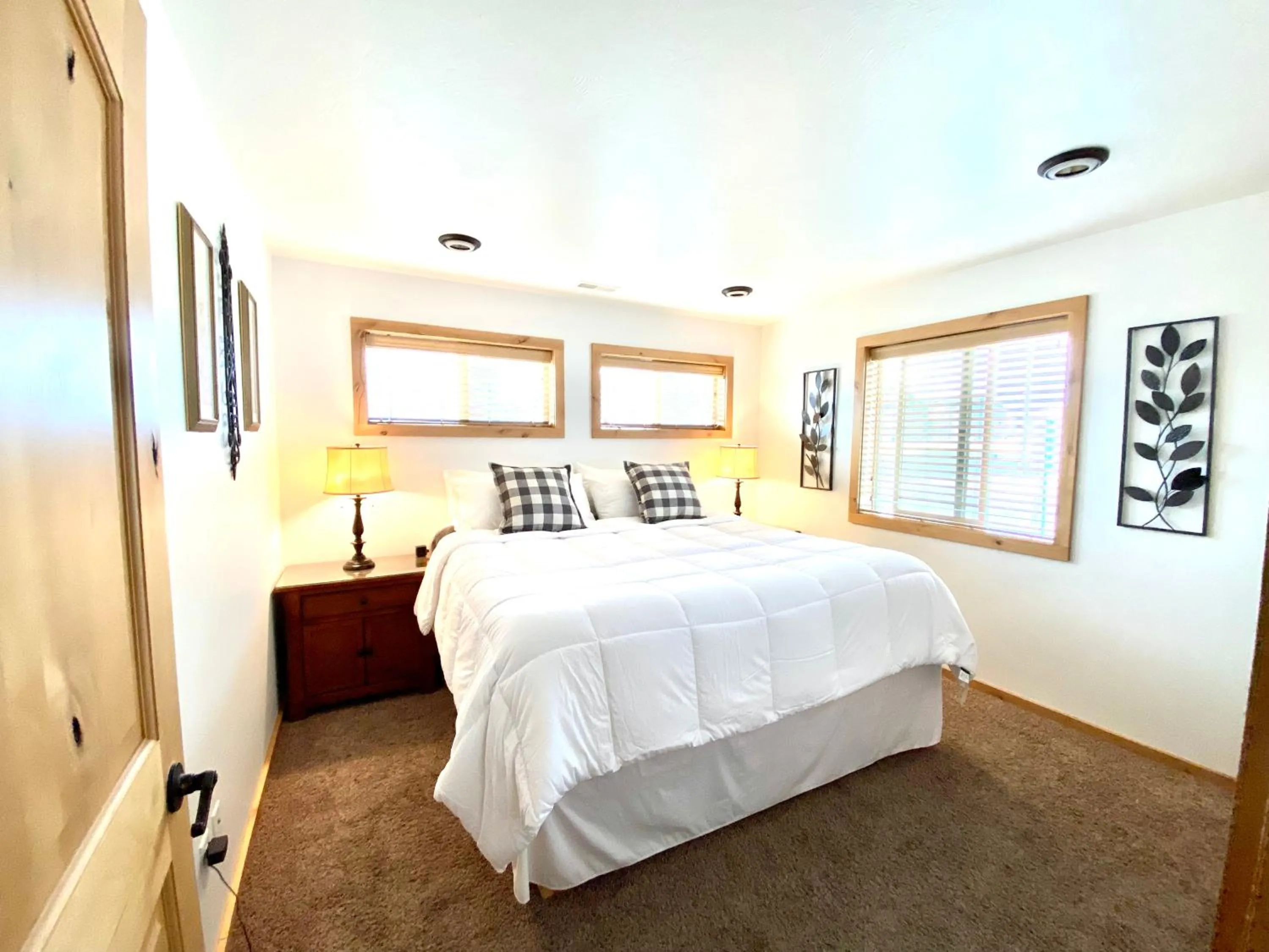 Bedroom, Bed in The Raspberry Garden