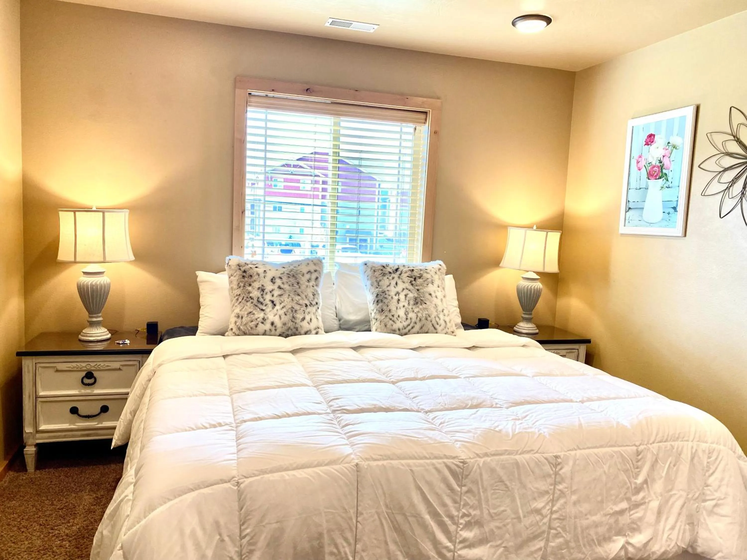 Living room, Bed in The Raspberry Garden