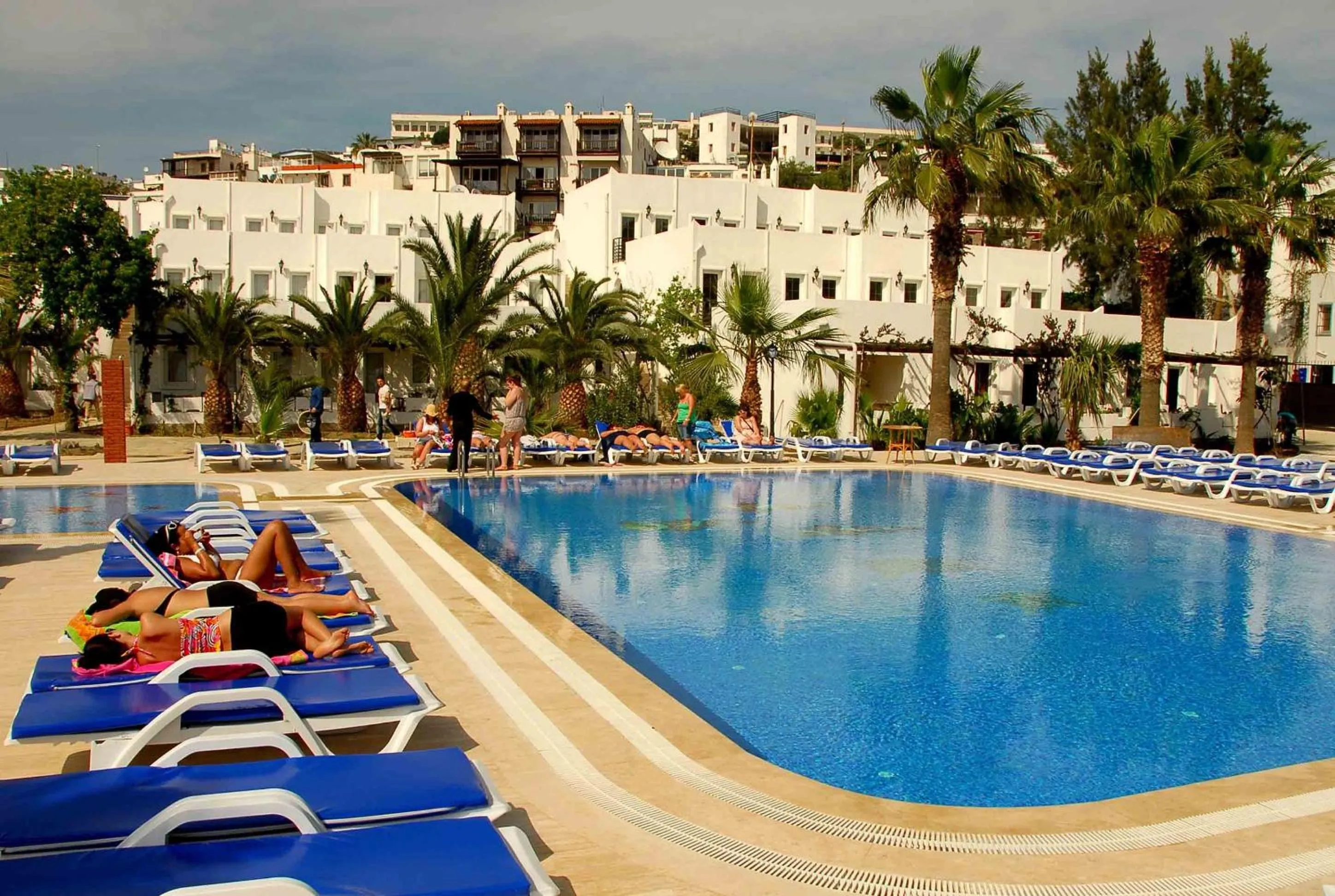 Swimming pool in Nagi Beach Hotel