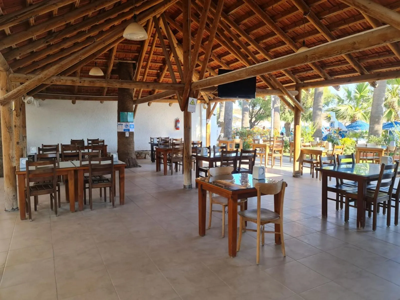 Restaurant/places to eat in Nagi Beach Hotel