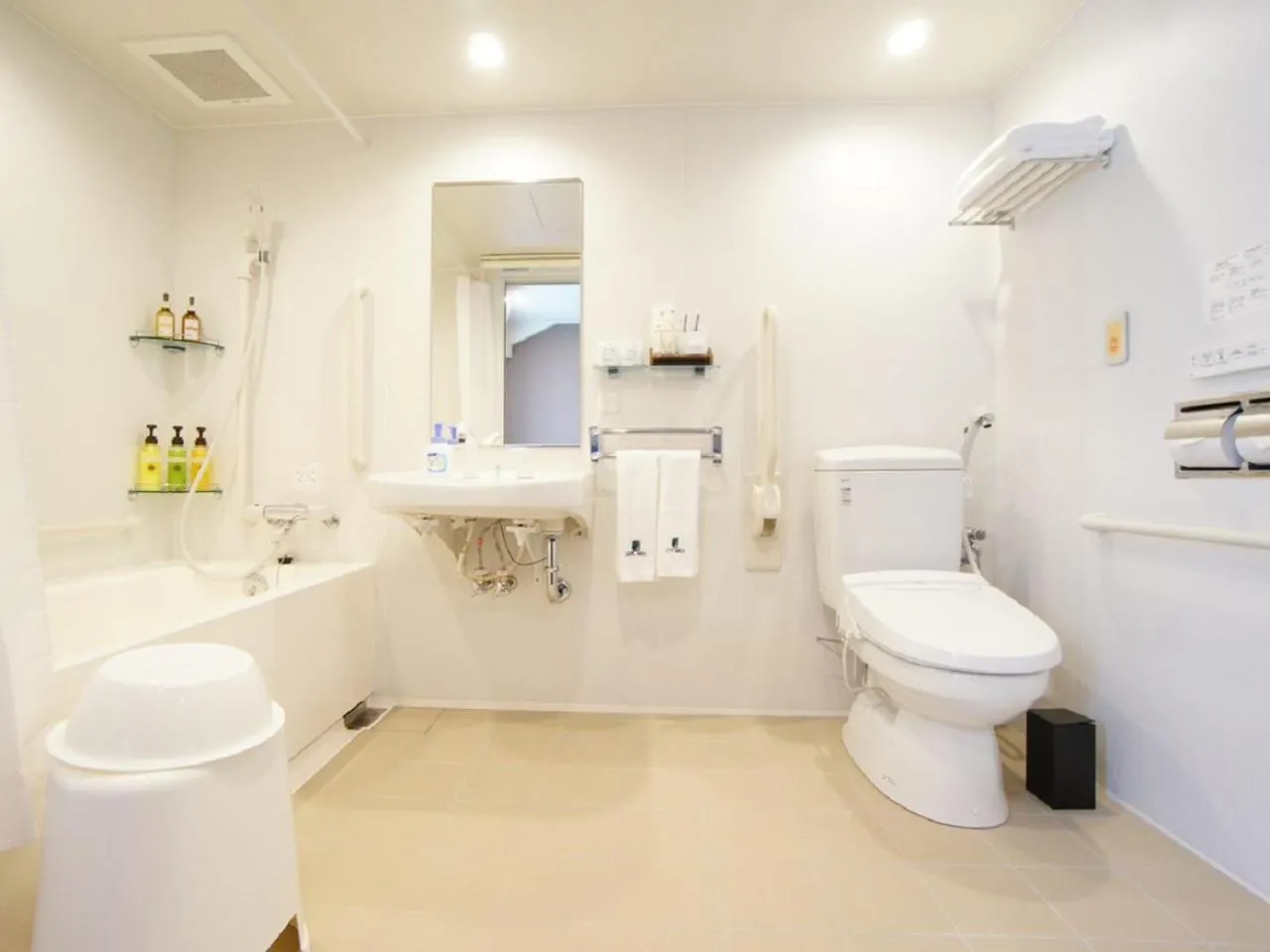 Bathroom in HOTEL LiVEMAX Yokohama Motomachi Ekimae