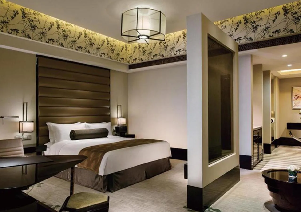 Photo of the whole room, Bed in Crowne Plaza Hefei by IHG