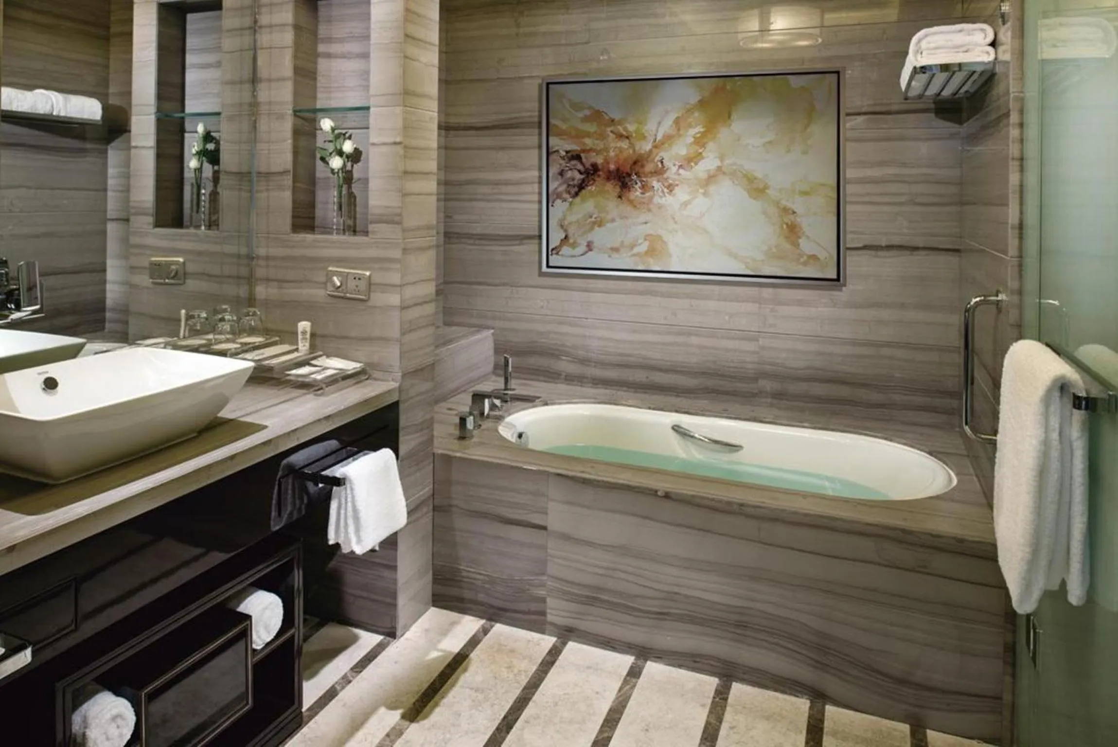 Shower in Crowne Plaza Hefei by IHG