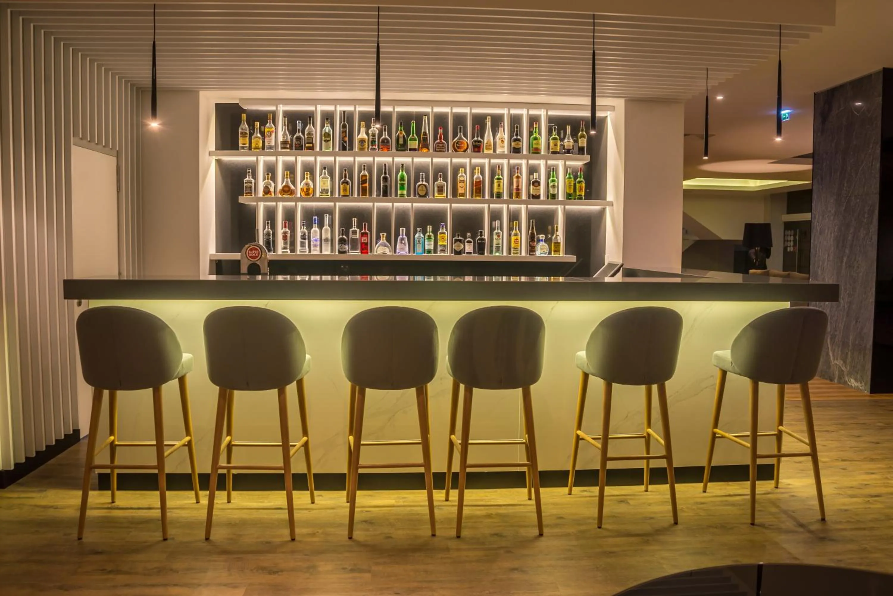 Lounge or bar in Hotel Covilhã Dona Maria Affiliated by Meliá