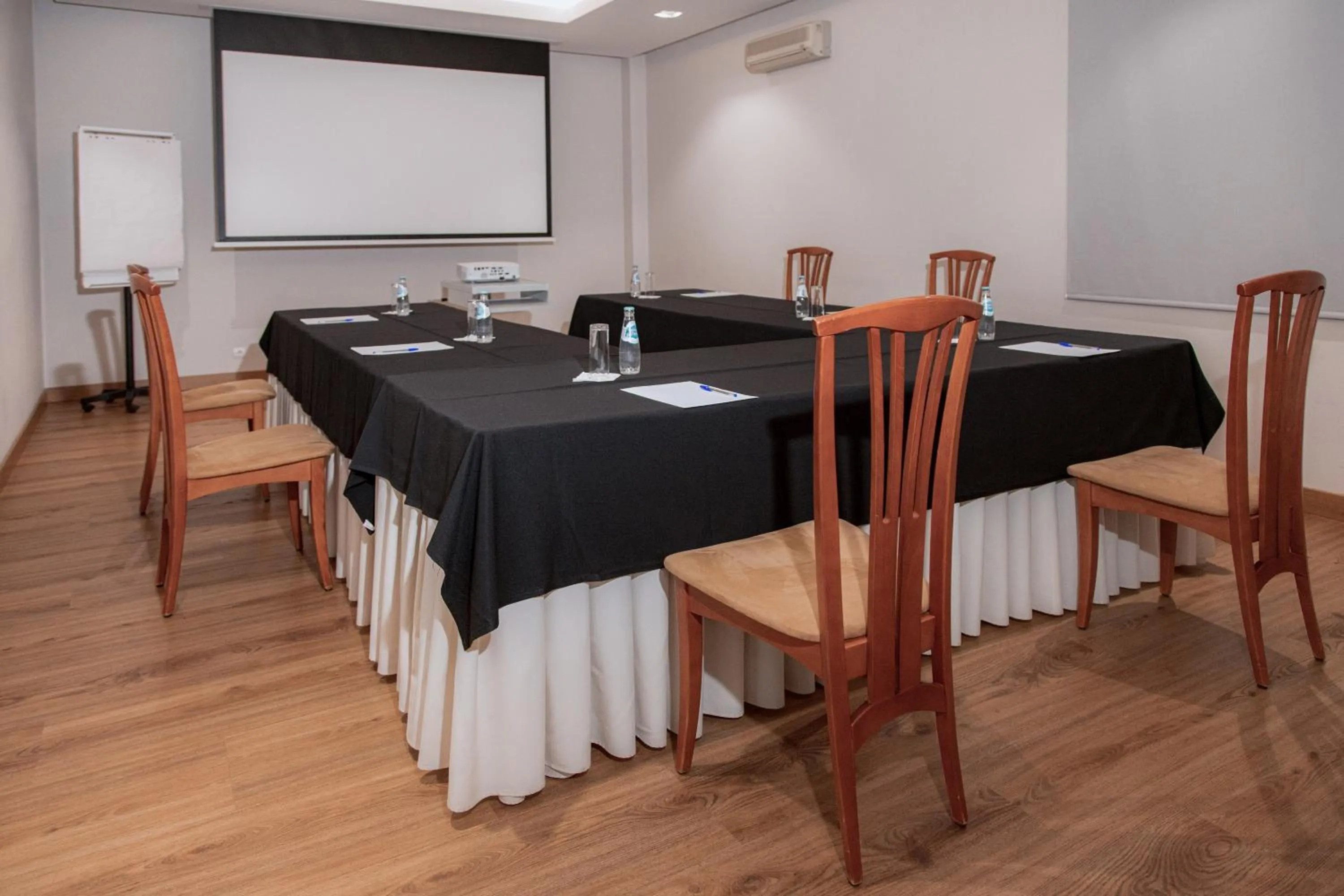 Meeting/conference room in Hotel Covilhã Dona Maria Affiliated by Meliá