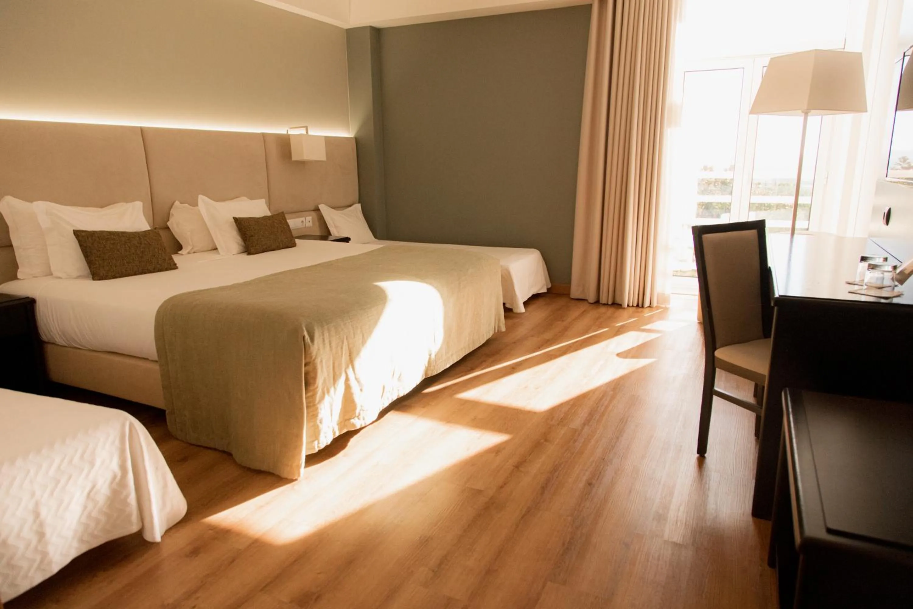 TV and multimedia, Bed in Hotel Covilhã Dona Maria Affiliated by Meliá