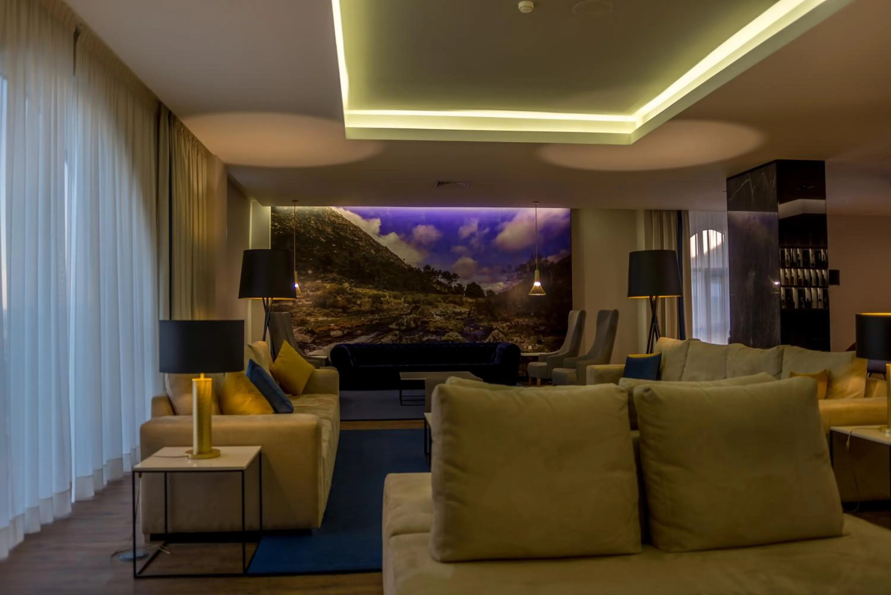 Lounge or bar in Hotel Covilhã Dona Maria Affiliated by Meliá