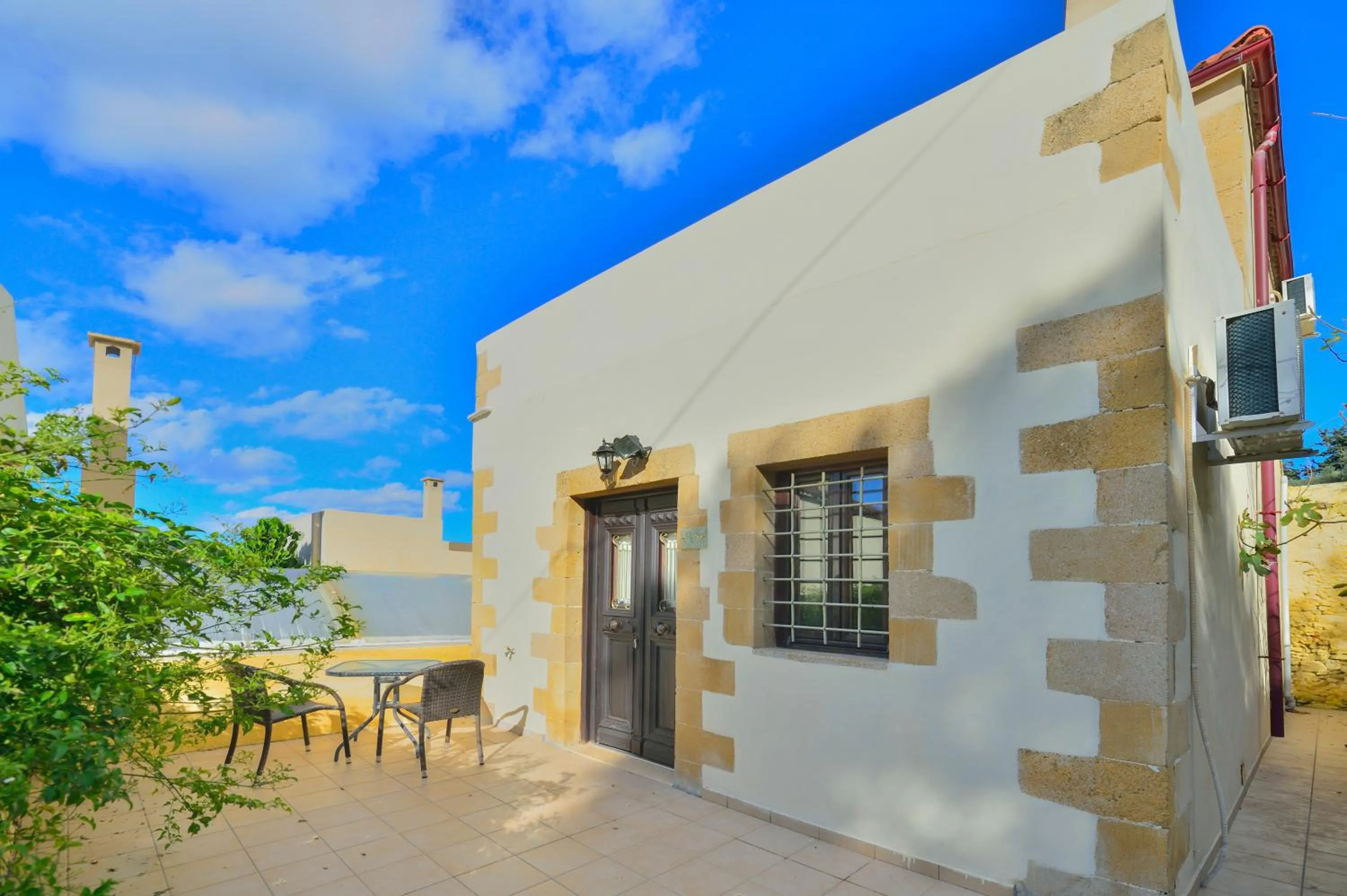 Facade/entrance in Maria Villas