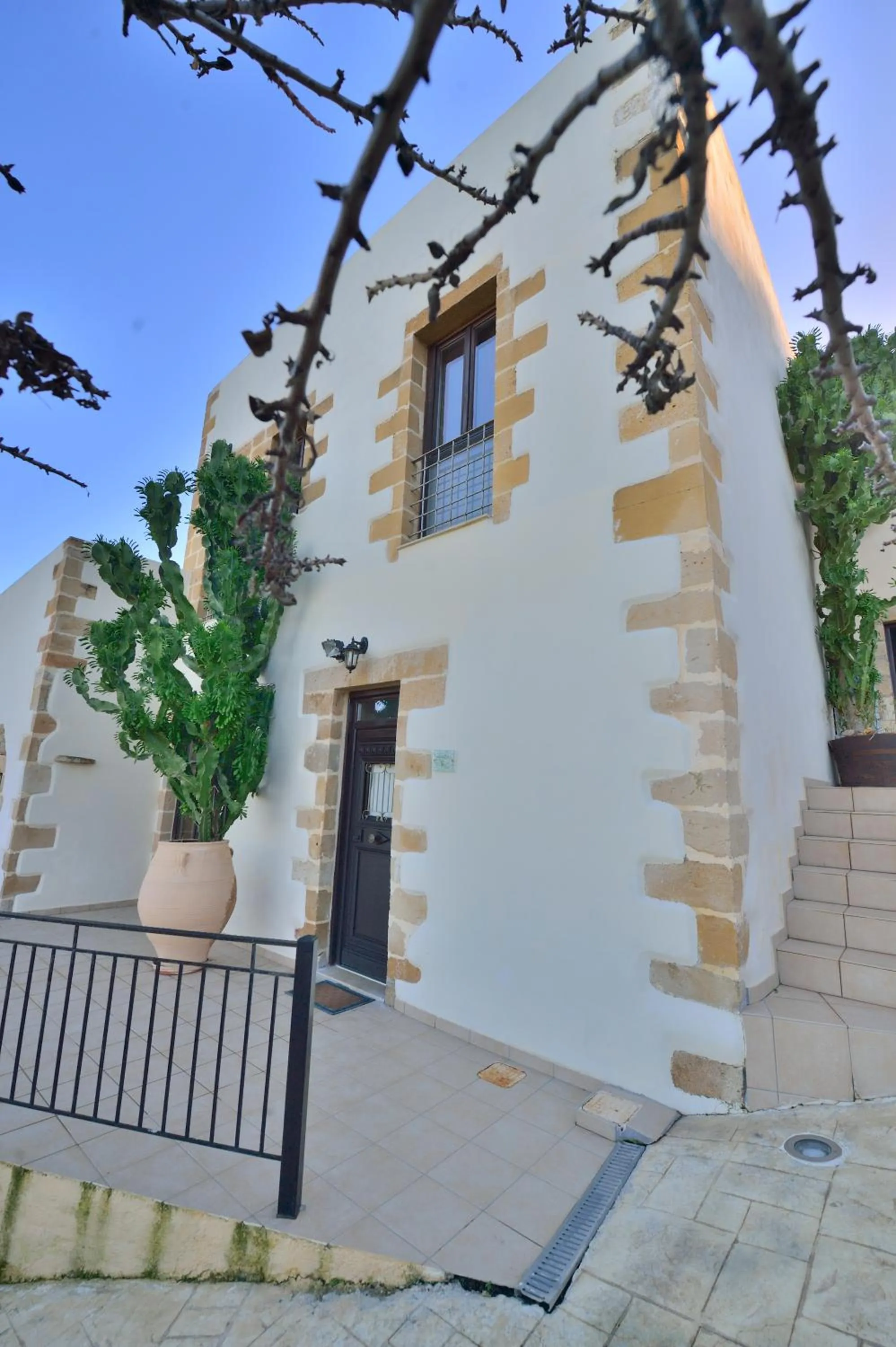 Facade/entrance in Maria Villas