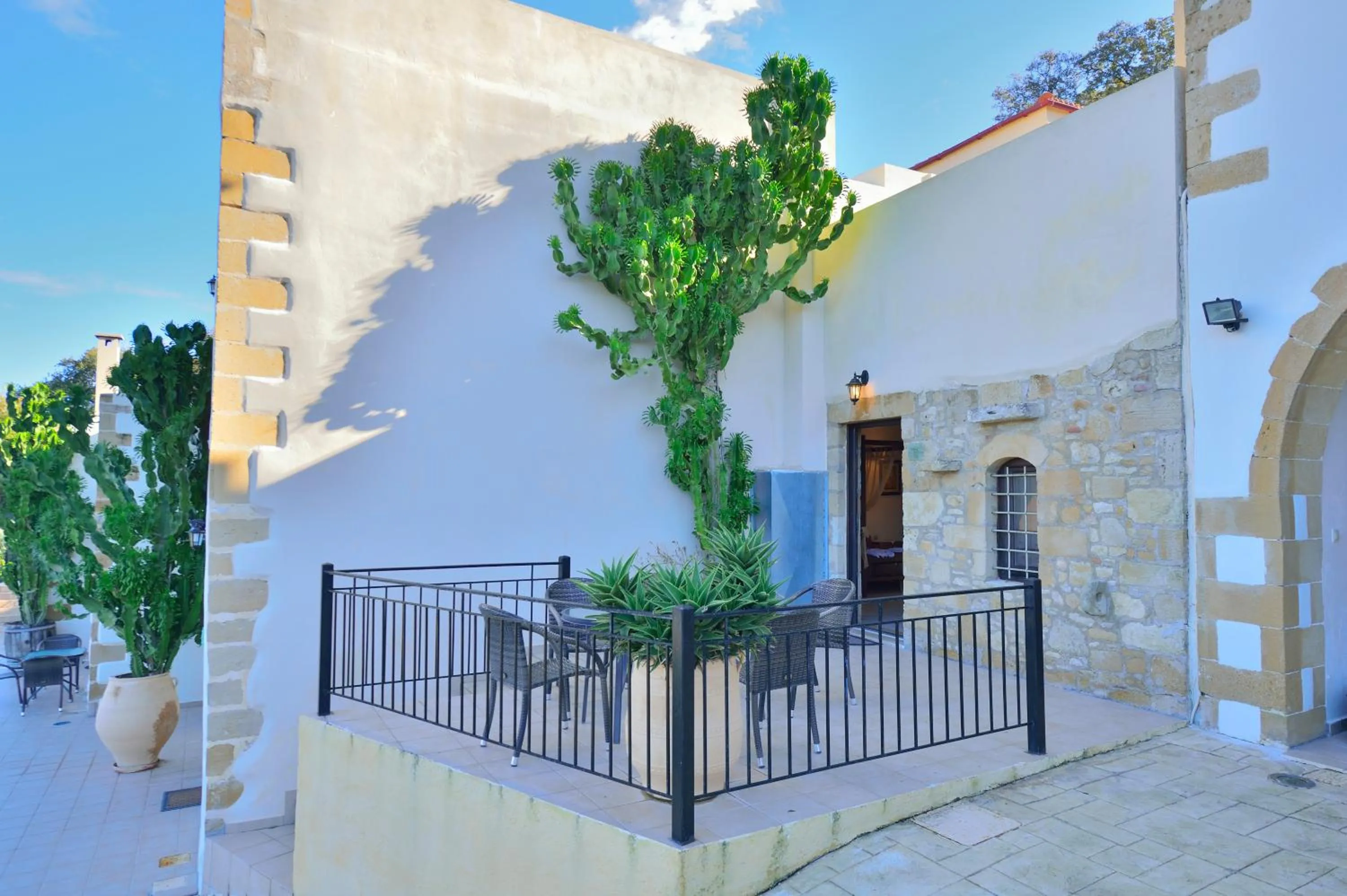 Facade/entrance in Maria Villas