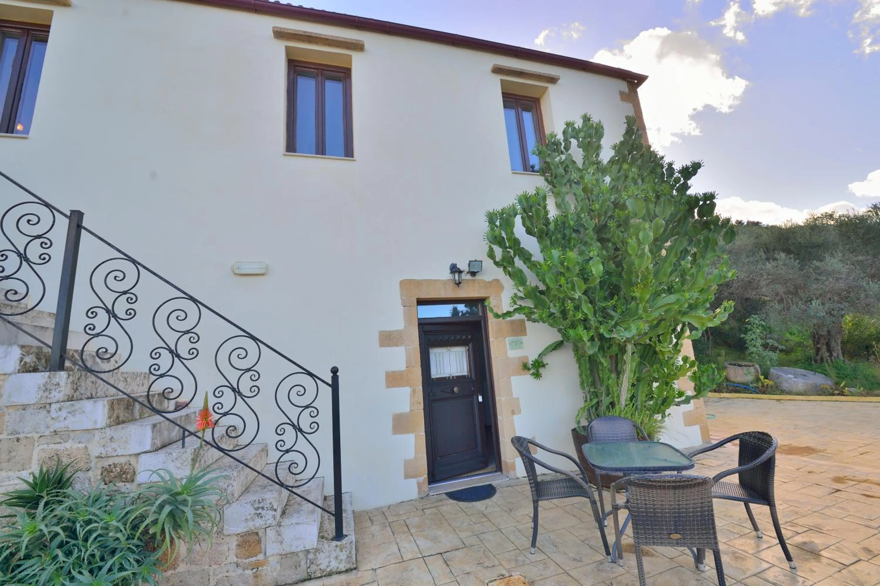 Facade/entrance in Maria Villas