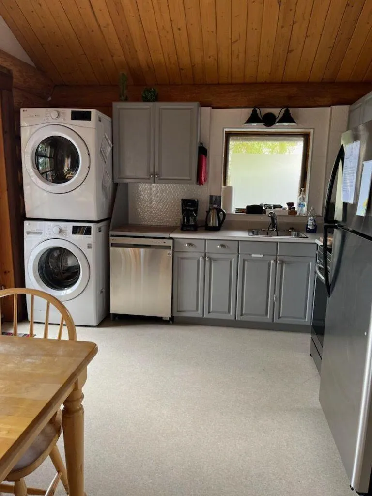 Kitchen or kitchenette in The Beach House Texada - Gillies Bay Favourite Cabin