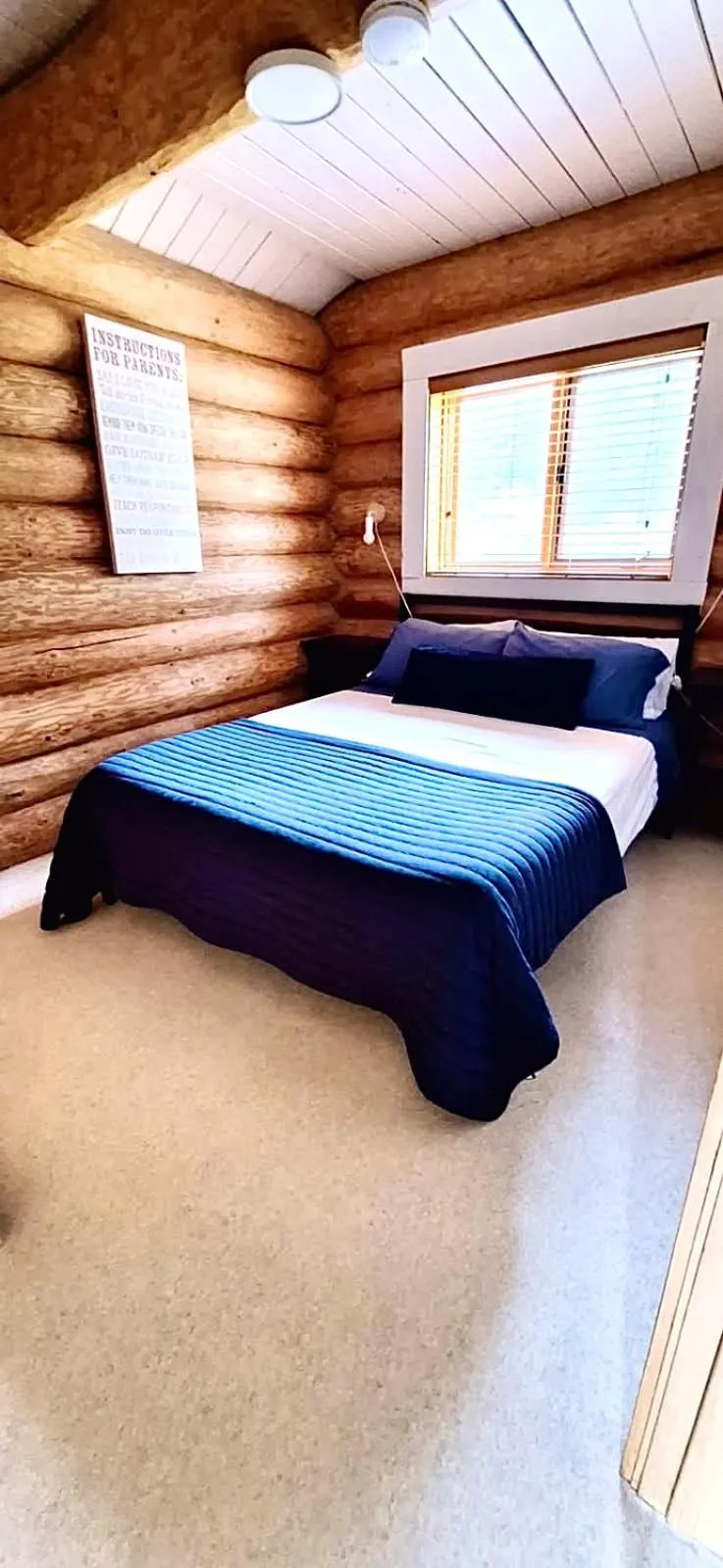 Bed in The Beach House Texada - Gillies Bay Favourite Cabin