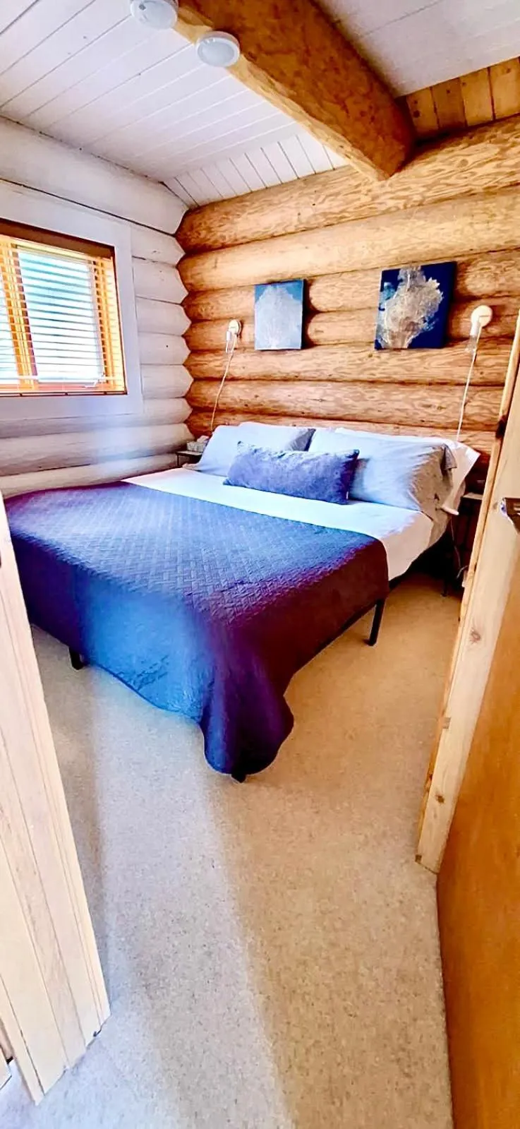 Bed in The Beach House Texada - Gillies Bay Favourite Cabin