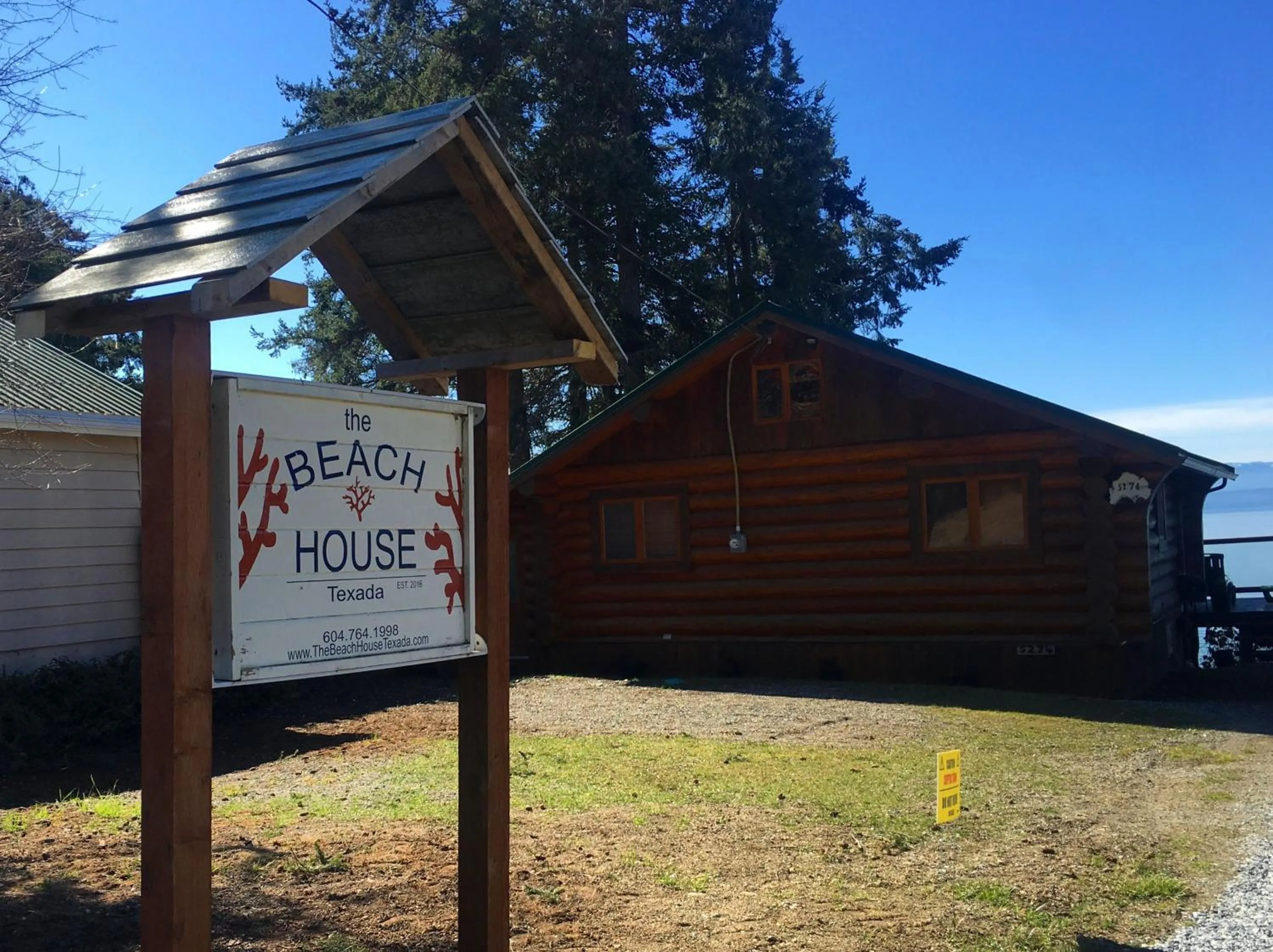 Property building in The Beach House Texada - Gillies Bay Favourite Cabin
