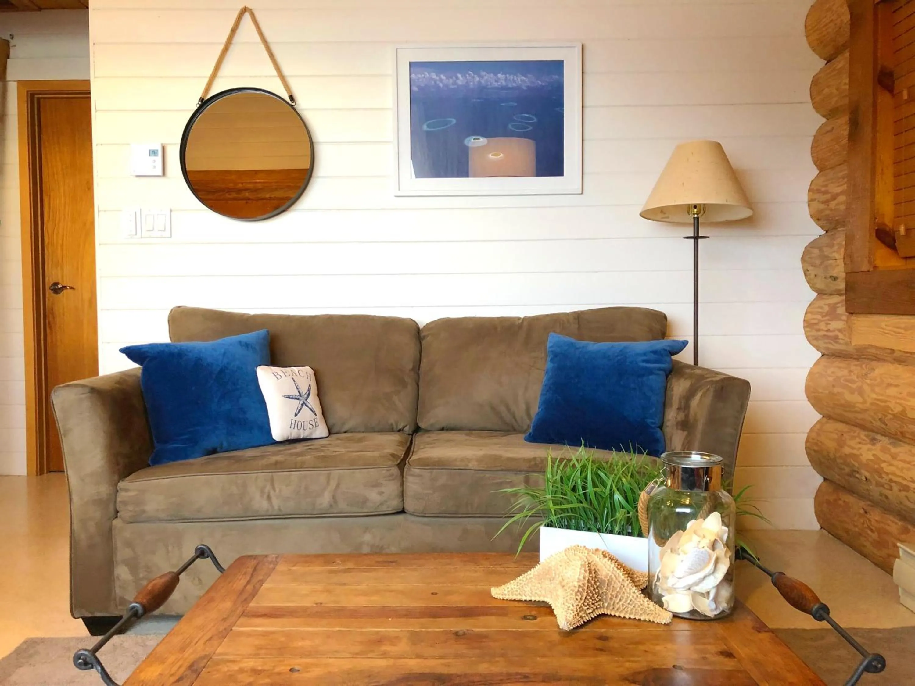 Living room in The Beach House Texada - Gillies Bay Favourite Cabin